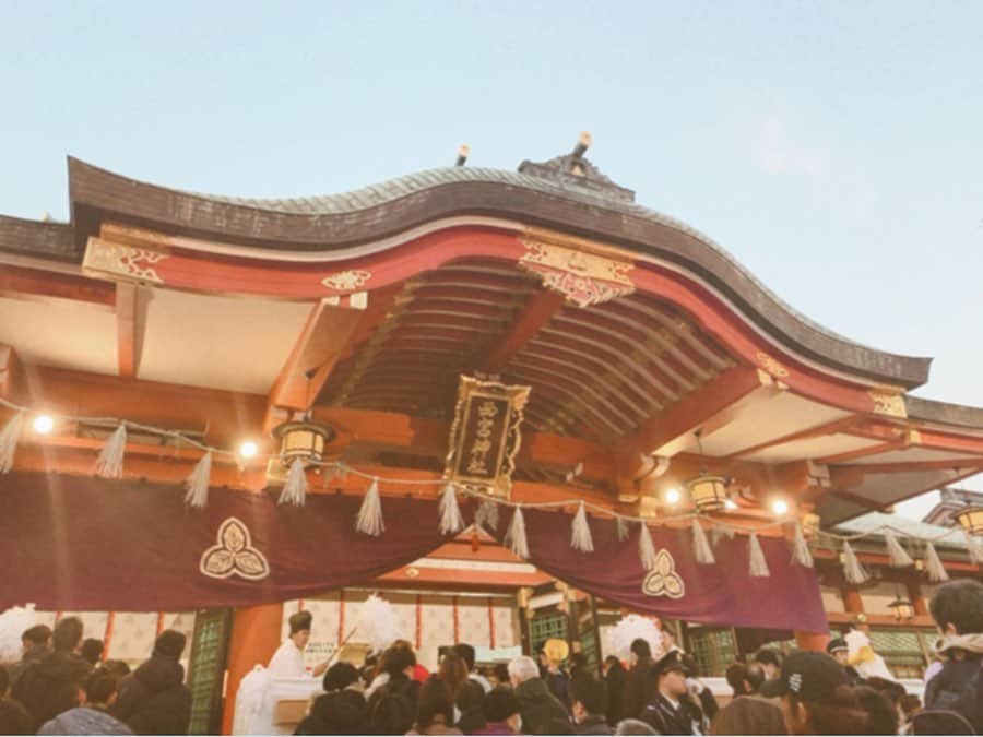 くりかさんのインスタグラム写真 - (くりかInstagram)「#えべっさん #西宮神社 #ベビーカステラ買ってもらってるんるん  #くぅすたぐらむ #あゆみくりかまき #あゆくま」1月16日 20時31分 - kurika_ayumikurikamaki