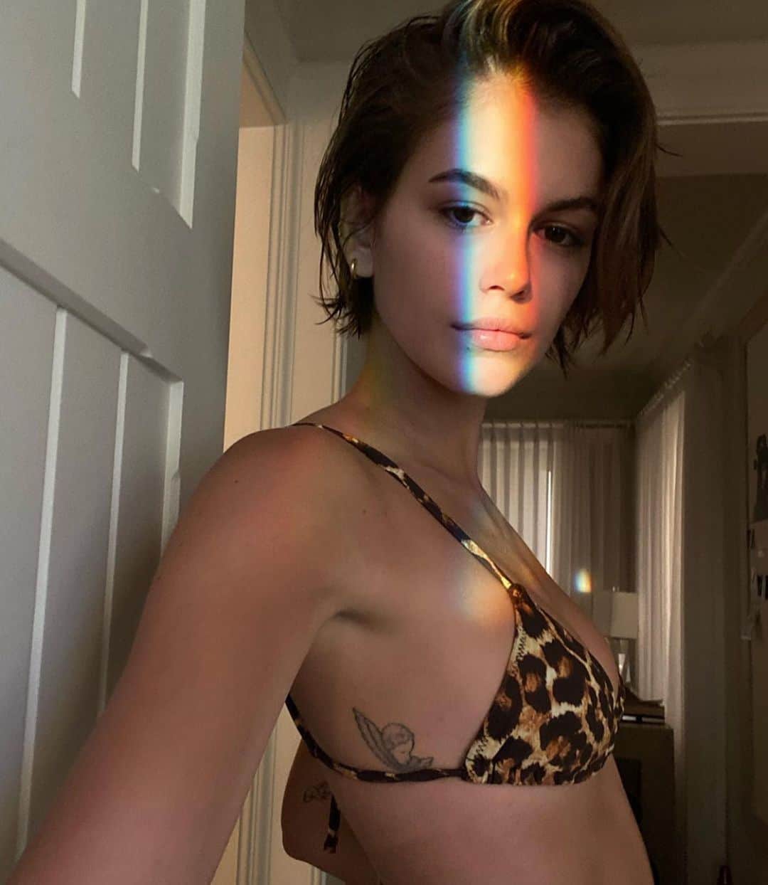 神能裕貴のインスタグラム：「🌫 Kaia Jordan Gerber 🌫 どんどんショートになっていくカイア！ 前髪を長めに残した前下がりショート. 襟足もスッキリ切りすぎないのが気分🌐」
