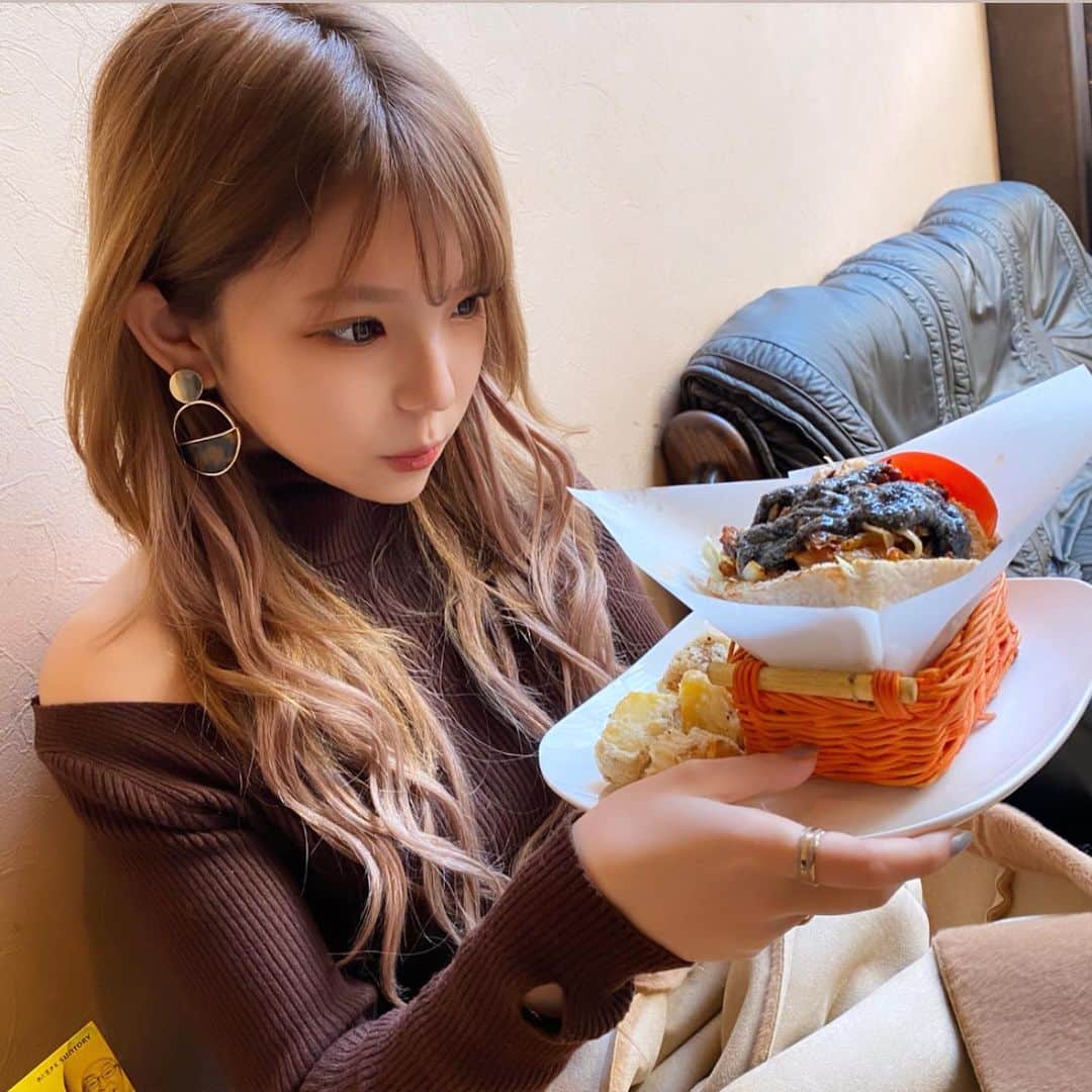 小栁紫苑さんのインスタグラム写真 - (小栁紫苑Instagram)「昨日しのちゃんと遊んでケバブ食べたくね？！ってなって急遽駆け込んだ😂😂😂 いっつもはもう一個のお店行くんやけど初めてこっち行った(´﹃｀) 小栁は全メニュー制覇しようと思う😎 よし。コメント返すよ！どんとこいっ  #ケバブバーアンプル #グルグルチキン」1月16日 20時49分 - r__s__0608