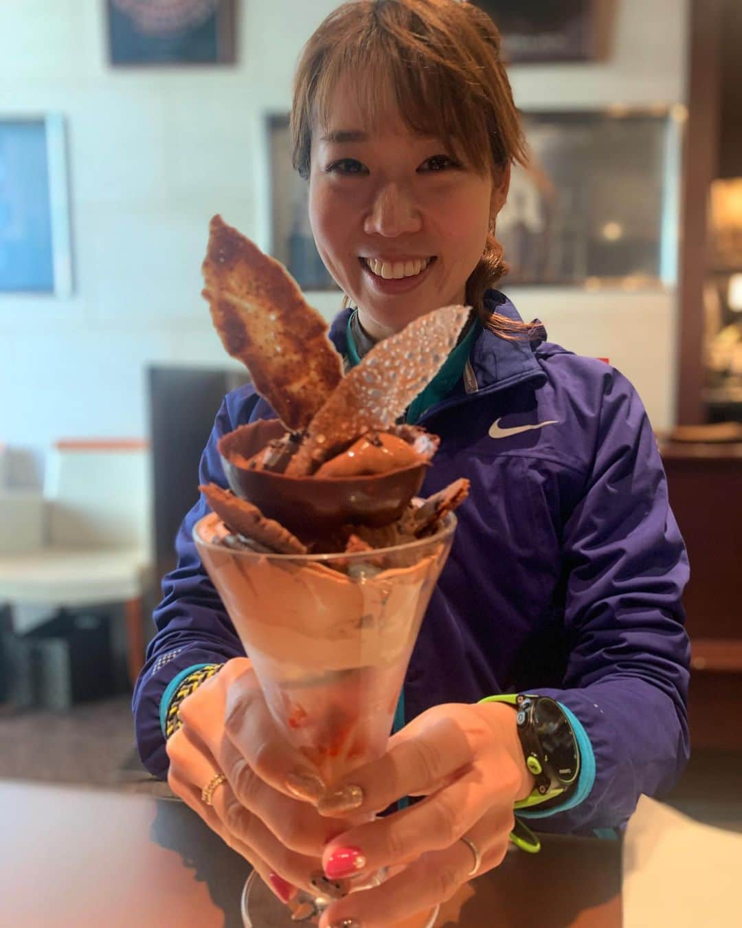 中橋舞さんのインスタグラム写真 - (中橋舞Instagram)「.﻿ 続編🏃‍♀️💨﻿ ﻿ かずえさんと #マラニック﻿ どこも食べログ3.5以上の﻿ 口コミもおいしい❤️と好評店😍﻿ ﻿ 本当にどこもおいしかったよー🥺﻿ スイーツ好きはぜひcheckして✔️﻿ ﻿ ①.②﻿ #レグーテ #lesgouters ﻿ ケーキもあるけど﻿ 一口サイズのシューとタルト❤️﻿ 可愛いサイズで立ち寄るのに良き👍﻿ 栗のタルトたっぷり栗入ってた🌰﻿ ﻿ ﻿ ③.④.⑤﻿ #浪芳庵 ﻿ みたらし団子が有名なお店🍡だそう！﻿ 新しくカフェスペースもできたそうで﻿ そこで食べたどら焼きは﻿ 自分で皮に餡子やクリームを乗せる🥺﻿ なんと"追い皮"もあった🙆‍♀️﻿ 上生菓子もめちゃ可愛いし餡子の優しいお味✨﻿ ﻿ ﻿ ⑥.⑦﻿ #painduce ﻿ 惣菜パンが豊富なお店🥪﻿ 野菜が溢れんばかりに乗ってる🥺﻿ ﻿ ﻿ ⑧←別のパン屋だよ😊﻿ #parish﻿ かずえさん一押しのパン屋さん😍﻿ パンオショコラ美味しかった❤️﻿ スイーツ系が豊富だったぁー！﻿ ﻿ ﻿ ⑨.⑩﻿ #ショコラティエパレドオール ﻿ ハービスエントに入ってるチョコレート屋さんのカフェスペースで楽しめるパフェ❤️﻿ ﻿ これはもう食べる価値ありすぎる﻿ ショコラ好きにはたまらない😍💕﻿ ﻿ なんせ層になっているチョコレートが﻿ 全く違うの❤️﻿ ビーターな大人の味に始まり、﻿ あっさり食べやすいミルクチョコレートに﻿ 最後は苺も混ぜ合わせて🍓﻿ 年に4回季節ごとにパフェ変わるみたいだから、また変わった時に絶対行く🌟﻿ ﻿ ﻿ ﻿ #走って食べてプラマイゼロ﻿ いや、プラスかな？﻿ ﻿ @kazue_harapeko  かずえさんお店たくさんセレクトしてくださってありがとうございました😚💕﻿ またこんな私と遊んでください🥺﻿ ﻿ ﻿ スイーツの写真撮りすぎたから﻿ カフェのこと書いてるアカウントにも﻿ ちょこちょこ投稿します😊﻿ 気になれば是非みてください🙋‍♀️﻿ ▶︎▶︎ @maichan12121212 ﻿ ﻿ #ランニング女子 #インスタの出会いにありがとう﻿ #マラニック #スイーツラン #大阪スイーツ #大阪﻿ #大阪ラン #ランニング #run #running #ランニング」1月16日 21時13分 - mai_nakahashi