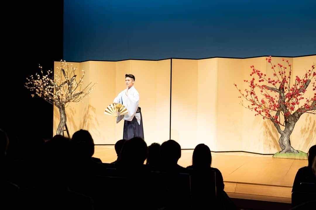 梅川壱ノ介（舞踊家）のインスタグラム：「清元 梅の春、軍師官兵衛 序曲、カーテンコール。  一部は古典、二部は様々な選曲されたジャンルの音楽で構成しました。  #梅川壱ノ介 #日本舞踊 #新春舞踊公演 #花柳流」