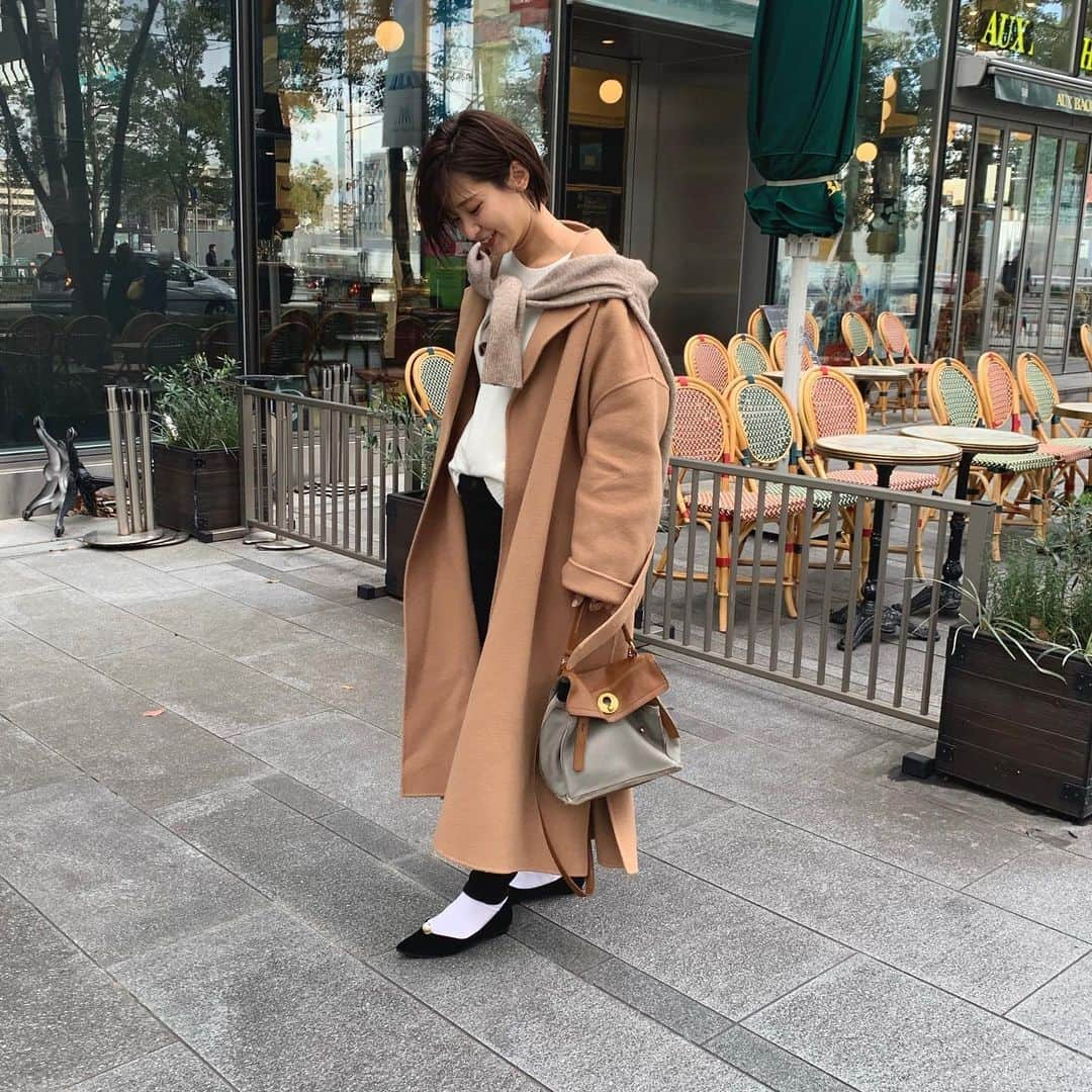 Hiromi Ｍaedaさんのインスタグラム写真 - (Hiromi ＭaedaInstagram)「先日のコーディネート ・ 肩がけでも、1枚でも重ね着しても可愛い着まわし力抜群のNORMのVネックキャメルミックスニット🧶 ・ 全色残りわずかです‼︎ ・ ・ ストーリーの質問沢山ありがとうございます！ゆっくりお返事させてもらいます♥️ ・ outer @norc.jp knit @normbyhiron accessory @hirotakajewelry  tops,pants @uniqlo shoes @ohgaofficial」1月16日 21時28分 - hiron953