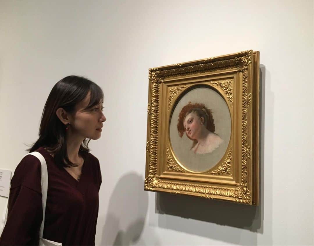 小橋めぐみのインスタグラム：「ドミニク・アングル 「若い女の頭部」 夢の中に出てくるような、儚げで、可憐な美しさに、時が止まる。 ドミニク・アングルは、ヴァイオリン奏者でもあって、パガニーニと組んで演奏していたそう。 #アーティゾン美術館」