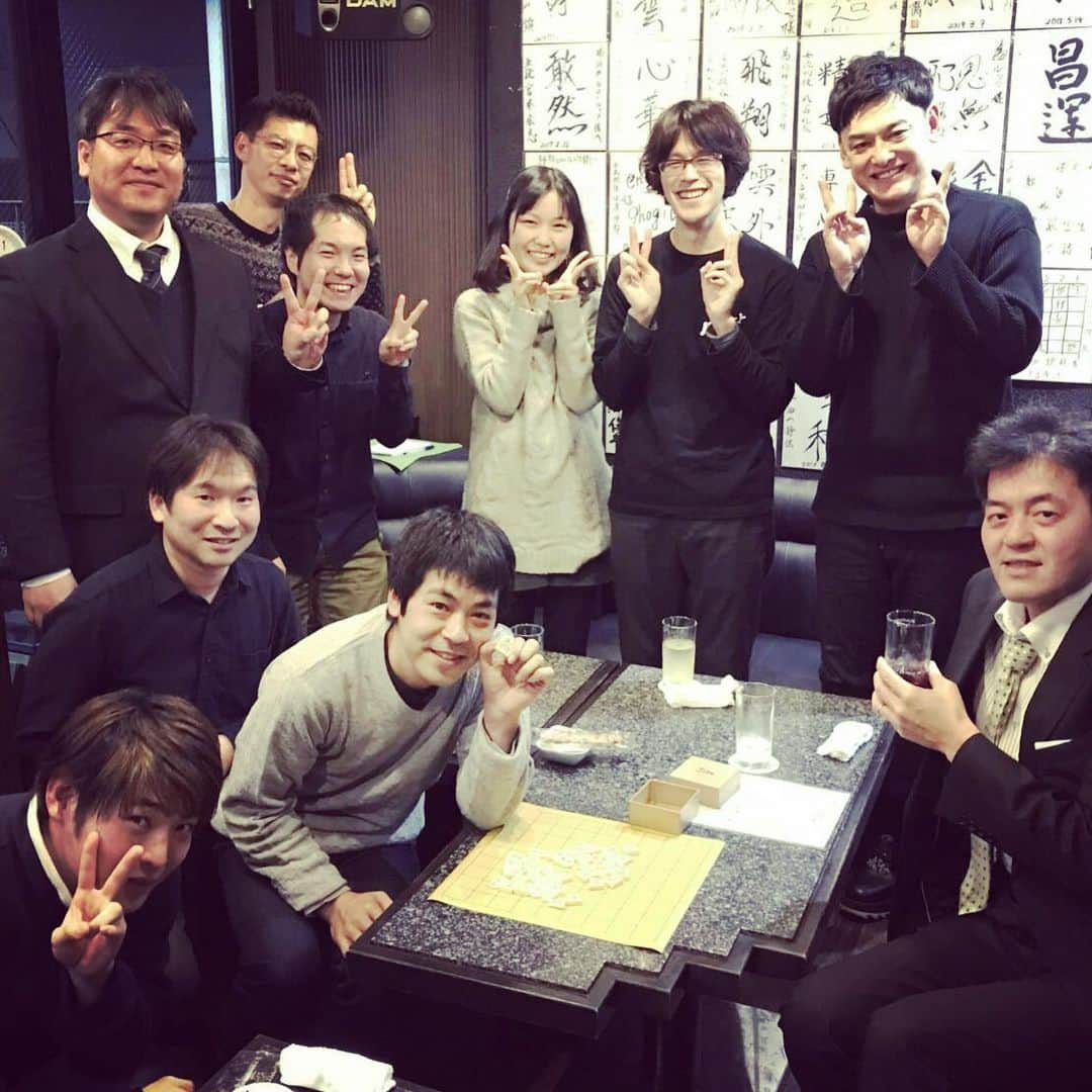 宮田麺児さんのインスタグラム写真 - (宮田麺児Instagram)「子供将棋大会　クラウドファンディングのリターン  打ち上げ参加リターンの写真  クラファンの醍醐味がでた最高のリターン  #将棋#長谷川女流二段 #てつじ#将棋barルゥク」1月16日 21時41分 - miyatamenji