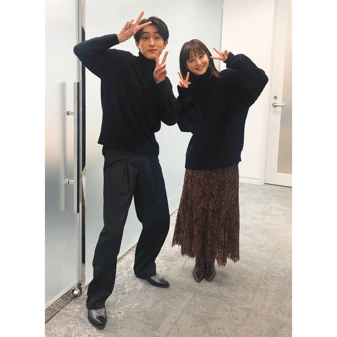 佐々木希さんのインスタグラム写真 - (佐々木希Instagram)「事務所で打ち合わせしてたら 杉野くん！ どちらも私服が黒ニットでした。 杉野くんっていつ会っても癒し系で愛されキャラ☺️ #杉野遥亮 さん  私のニットは今季、全色かなり着ている#intimite のニット。 skirt#FRAYID boots#ESTNATION」1月16日 22時14分 - nozomisasaki_official