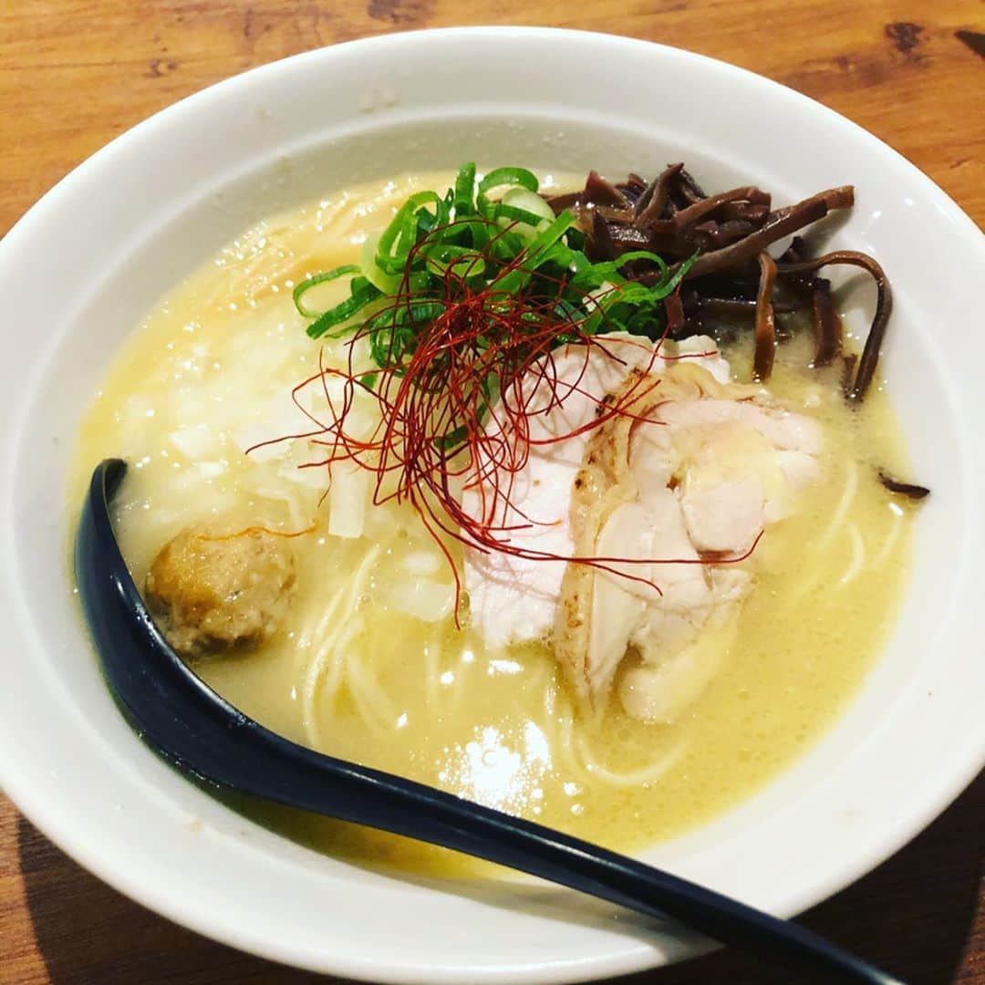 逸見太郎のインスタグラム：「令和の大ヒット  #濃厚#鷄白湯#麺や美風#こだわりスープ#極上麺#戸越銀座#menyabifu#ramen#tokyo #タイトル#ちょっと大袈裟#笑 #でもホントに美味しい#また食べたい」
