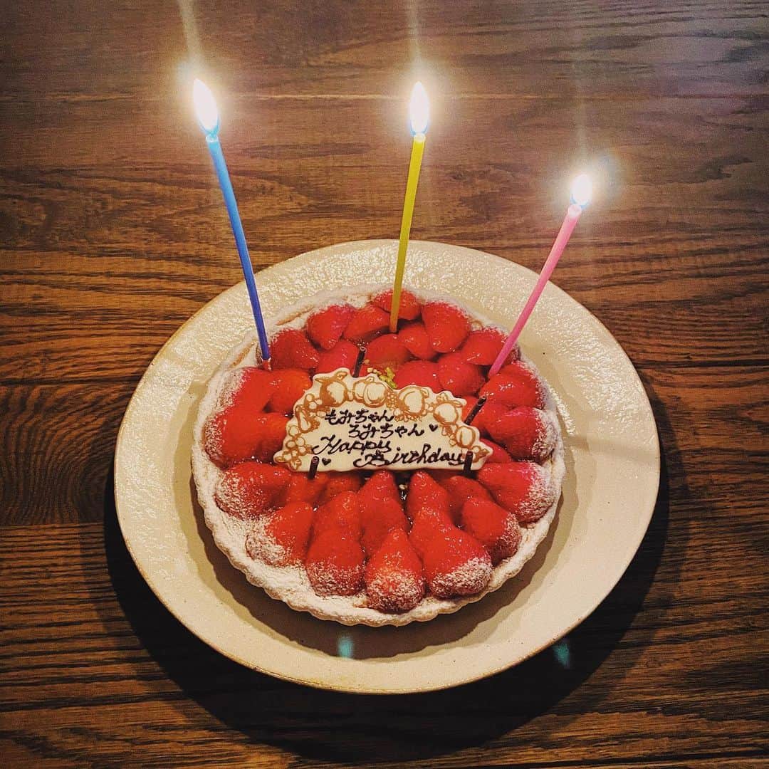 i_am_romikoさんのインスタグラム写真 - (i_am_romikoInstagram)「いくつになってもお祝いしてもらうと嬉しいね❤️ ありがとう🎂 @m0mikoo .  #誕生日#双子時間#mybirthday」1月16日 22時08分 - i_am_romiko