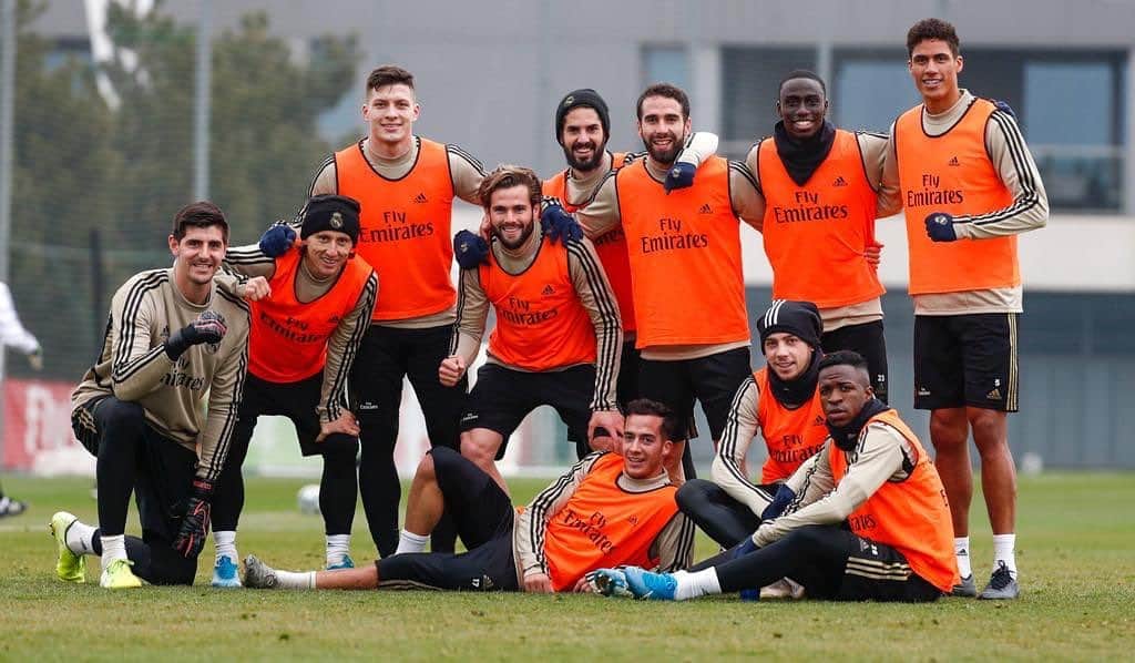 ティボ・クルトゥワのインスタグラム：「#HalaMadrid #🍊」