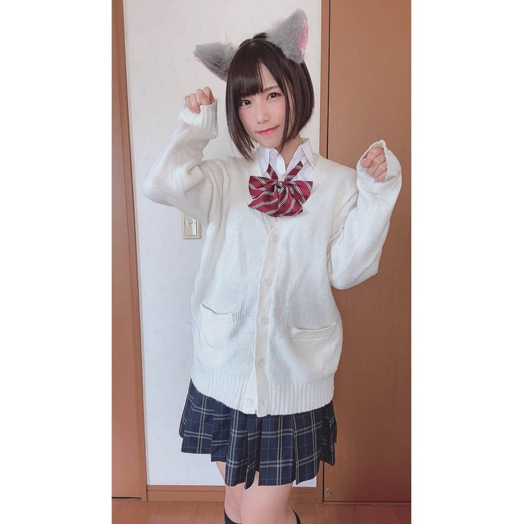 村上りいなさんのインスタグラム写真 - (村上りいなInstagram)「meow😽😽 #instagood #followme #制服　#コスプレ #jk #猫耳　#cat #猫」1月16日 22時31分 - riina_murakami