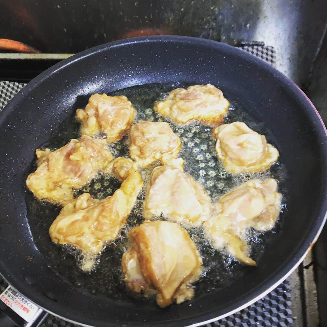 兵頭彰のインスタグラム：「今日は唐揚げをこしらえました😋 #bjw #大日本プロレス #大日道場飯」