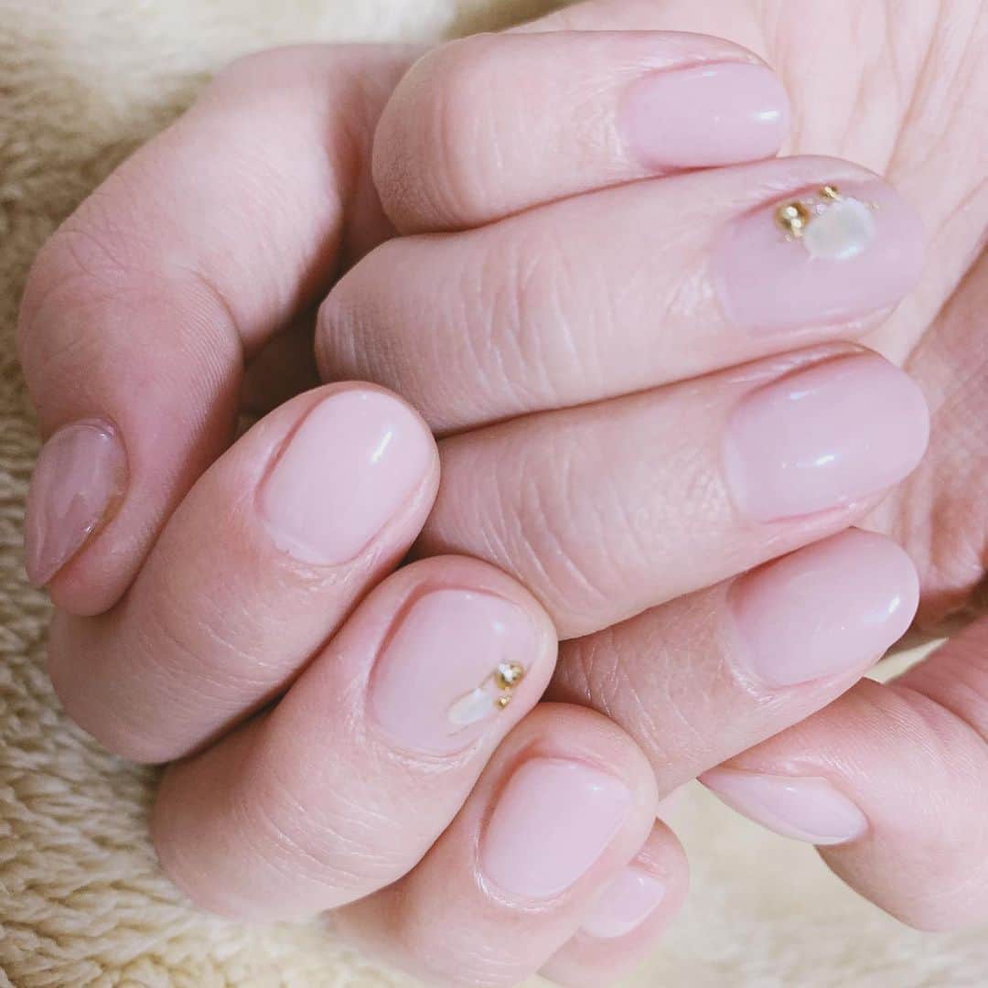 のインスタグラム：「あおいさんありがとう･:*+.\(( °ω° ))/.:+ #nail #ピンクベージュネイル #dokuichigo #かわいすぎんだろ」