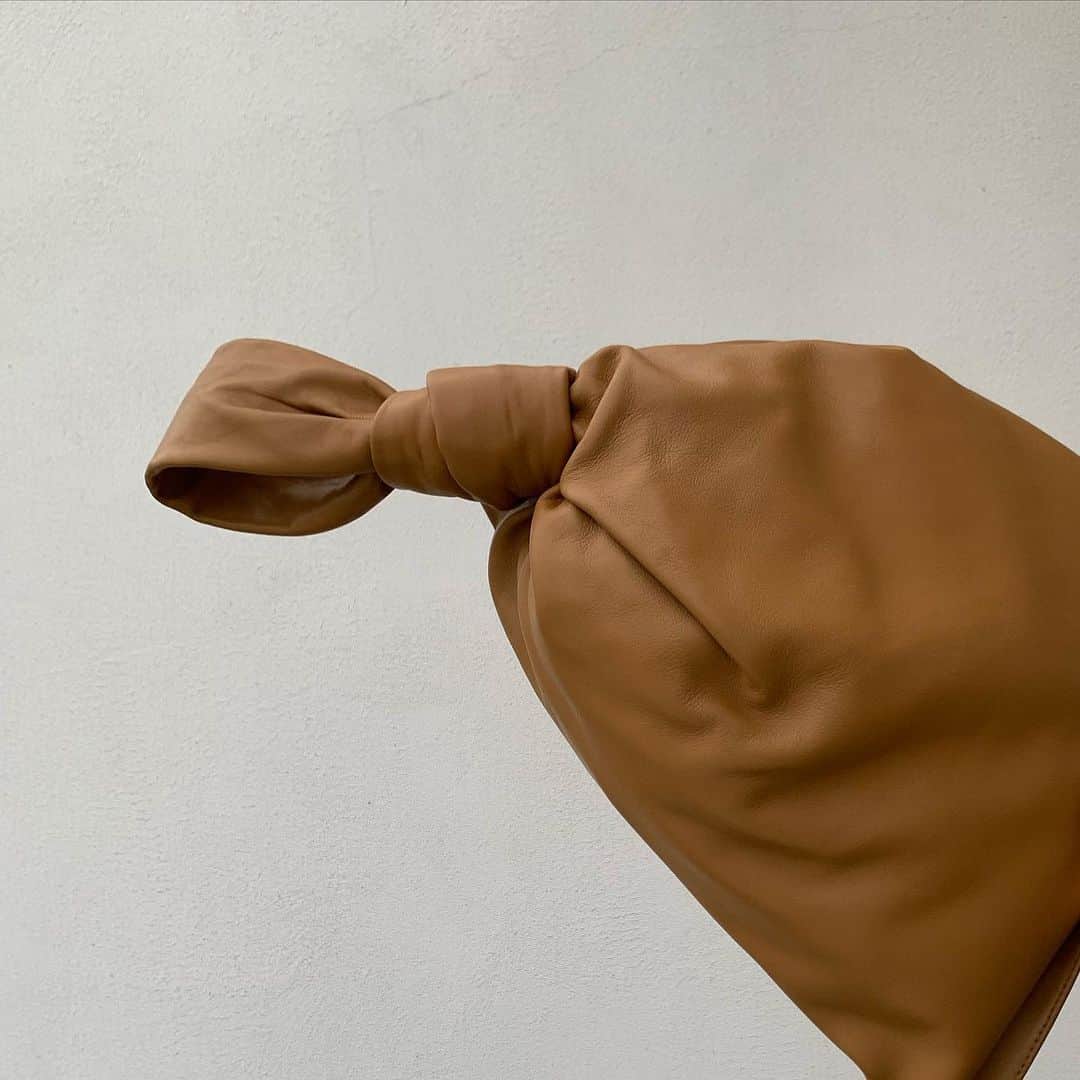 Mathilde Goehlerのインスタグラム：「Hang in there 🥐」