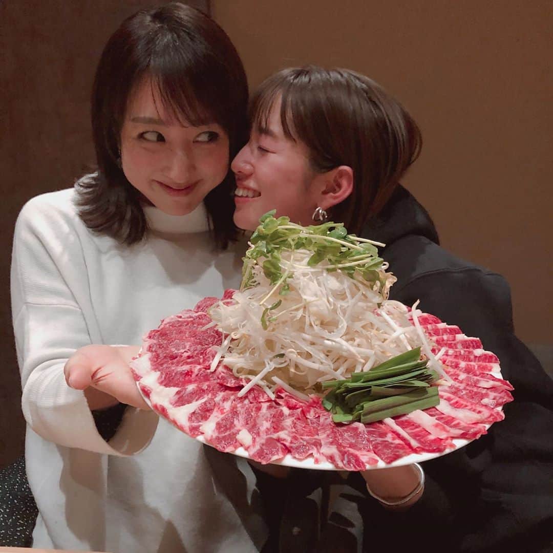 川田裕美さんのインスタグラム写真 - (川田裕美Instagram)「しおりちゃんと馬肉しゃぶしゃぶ✨😋この子はよく食べる！！ずっと健康ですこやかに育ってほしい✨😆」1月16日 22時42分 - hiromikawata163