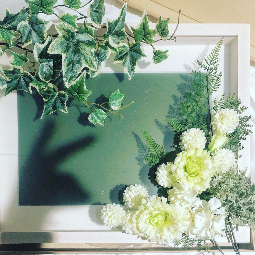 葉山めぐみのインスタグラム：「まだ描き終わってないのに額と装飾買ってきたぁー( ⁰̷̴͈ ֊ ⁰̷̴͈ )💓. . しめきり間に合うかなー( ⁰̷̴͈ ֊ ⁰̷̴͈ )💓. . 🐇」