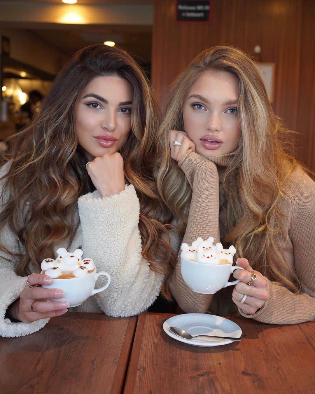 ロミー・ストリドのインスタグラム：「Girls VS Boys.. ☕️ Who does it better? @revolve」
