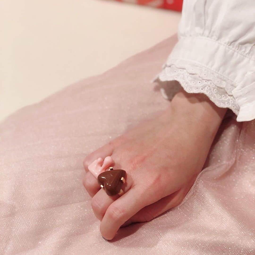 のインスタグラム：「Today's favorite Amor Chocolat & Strawberry Pink Melt🤳❤️❤️ PINK & RED, both colors give us something motivate to love💞  Q-pot. 2020 Valentine Collection is just in stock +++ #qpot #qpotcafe #valentine2020」