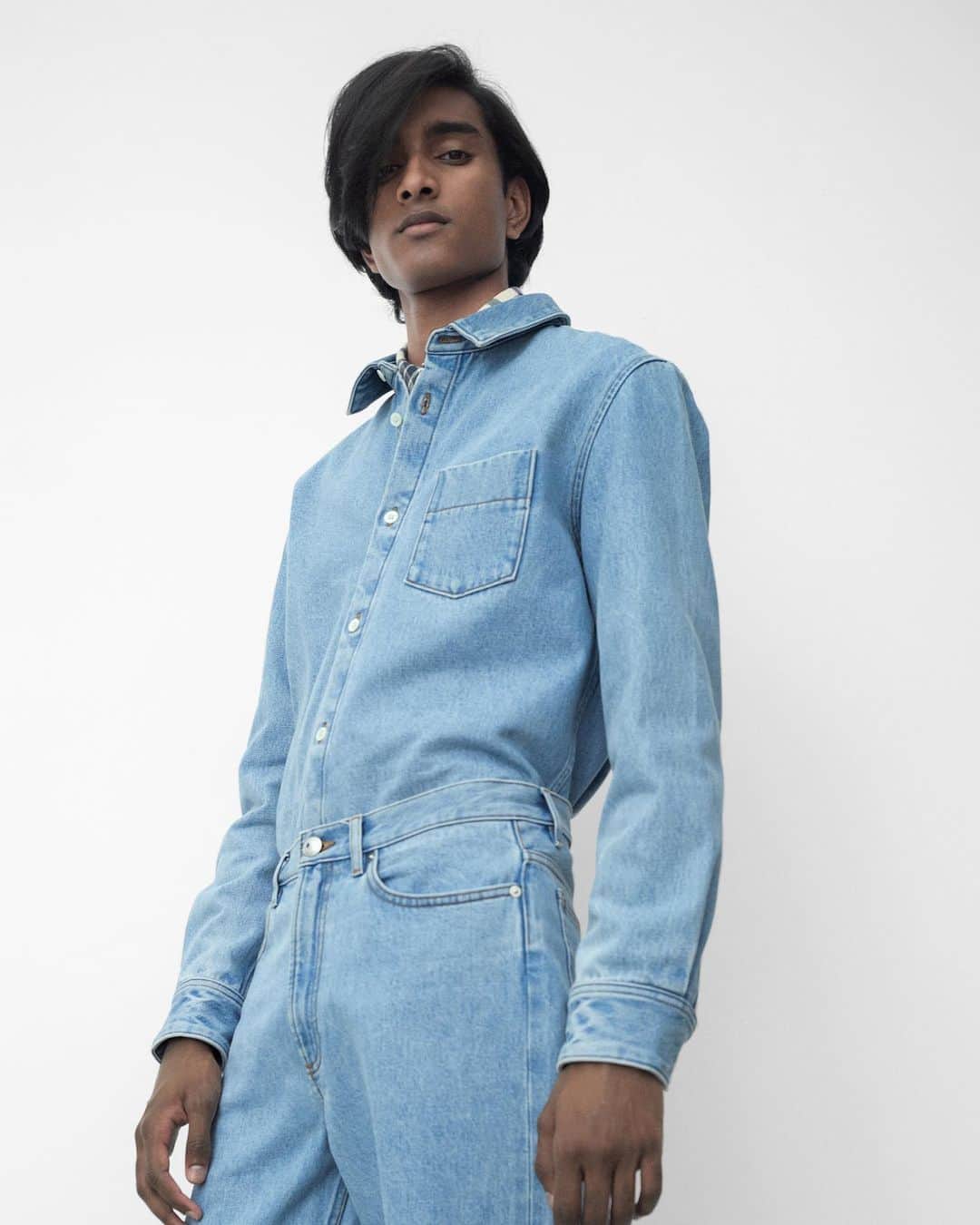 のインスタグラム：「A.P.C. Spring/Summer 2020 Resort collection.⠀ ⠀ @jeenu.mdvn wearing the Victor overshirt and the Martin jeans both in indigo denim and the John overshirt in checked wool blend. ⠀ ⠀ Styling & art direction : @suzannekoller ⠀ Photo : @bibicornejoborthwick⠀ ⠀ Available in stores and at apc.fr⠀ ⠀ #APC #APCcollection #APCSS20 #APCresort⠀」