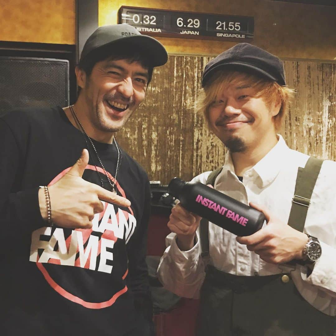 タクマ さんのインスタグラム写真 - (タクマ Instagram)「新木場STUDIOCOASTで行われたTOKYO CUTTING EDGE Vol.3 ～Tokyo Ska Has No Border～ スカパラのゲストシンガーとして2曲参加させて貰いました。ありがとうございました。最後の撮影の時に悪戯で楽屋から勝手に持って行った谷中さんのカバンとタンブラー。正直にちゃんと謝ったらINSTANTFAMEのタンブラー貰えました。儲けました。好きです。谷中さん。」1月16日 23時01分 - takumamitamura