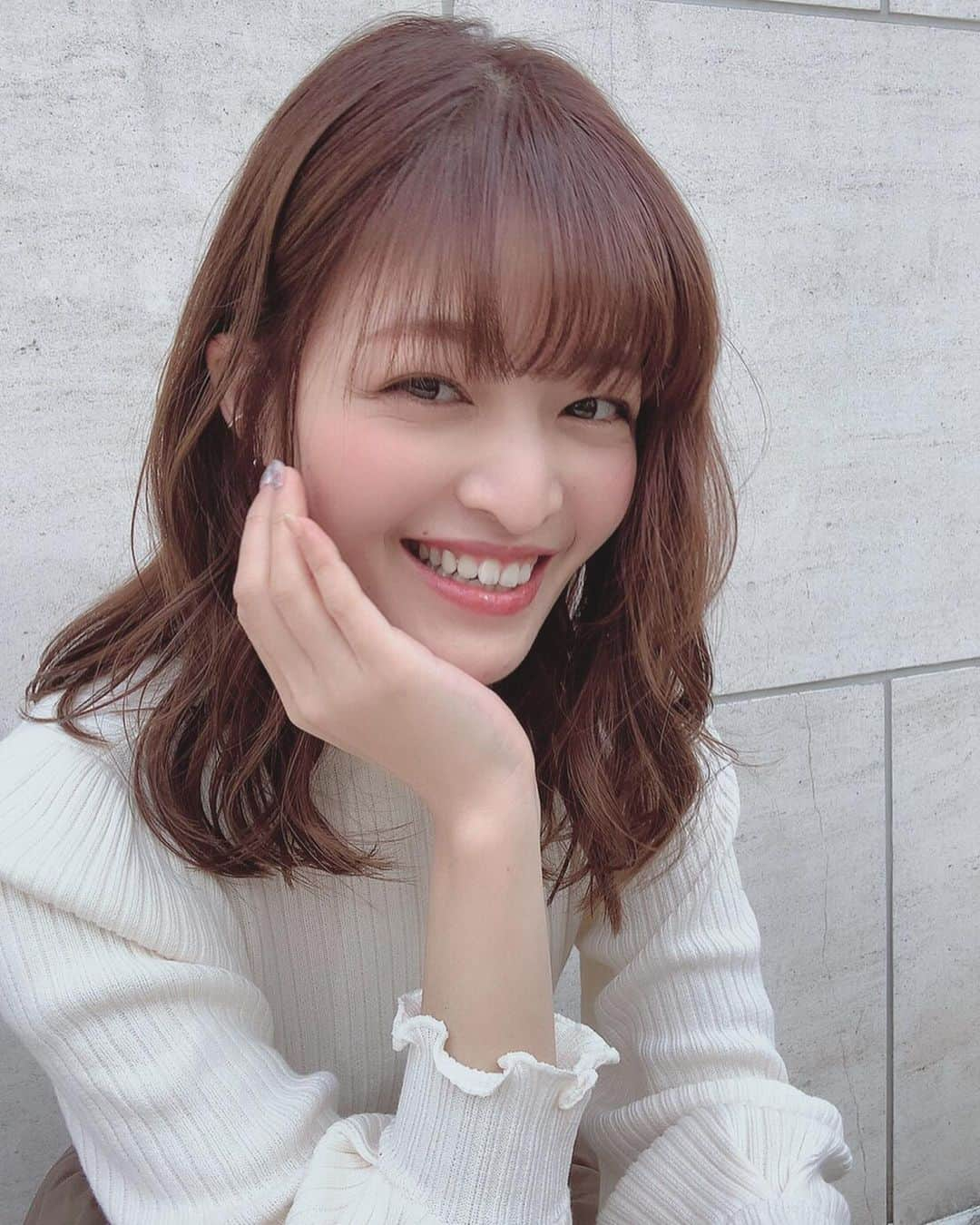 森田紗英さんのインスタグラム写真 - (森田紗英Instagram)「_ 本日はヘアメンテに 行ってきました🙆‍♀️✨ _ #ROENA さん いつもありがとうございます✨✨ _ YouTubeやるんだね！って 話をしてくれたり、 バチェロレッテ始まるの遅いね！って 話かけてくれたり...... 本当いつもたくさんお話してくれて 嬉しいかぎりです😭😭😭😭 みなさんもチャンネル名たくさん 考えてくれてありがとうございます🙇‍♀️ まだまだ悩んでるので、 決まったら発表させてください✨ _ _ _ #原宿 #表参道 #ROENA #ヘア #newhair #thankyou #リタッチ #毛先カット  #こんなに笑顔で写真とってもらった #なのに #すきっ歯に挟まっている #何かが #恥ずかしい #アップはやめてね #gd #likes」1月16日 23時11分 - moricoff