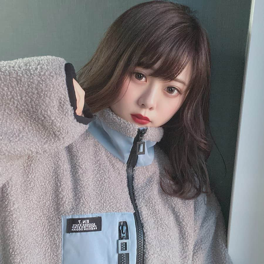 にたまごさんのインスタグラム写真 - (にたまごInstagram)「イメチェン💇🏻‍♀️♥﻿ ﻿ ﻿ 暗くして短くしたら意外と大人っぽくなって﻿ すごい満足〜🥺💜笑﻿ ﻿ 髪の毛爆発してぼっさぼさだったので、﻿ すっきりしました🥰﻿ ﻿（ @canaan_junya ）ありがとうございました！ ﻿ 前髪は、選びきらなかったので、﻿ なしにもありにもできるようにしたよう〜！﻿ ﻿ どうかな？💭﻿ ﻿ ﻿イメチェン動画をYouTubeに投稿しました〜！ぜひチェックしてね！💜 ﻿ ┈┈┈┈┈┈┈┈┈┈┈┈┈┈┈┈┈┈┈┈﻿ ﻿#カット#カラー#ヘアカラー#ヘアカット#イメチェン#どうかな」1月16日 23時23分 - __nitamago__