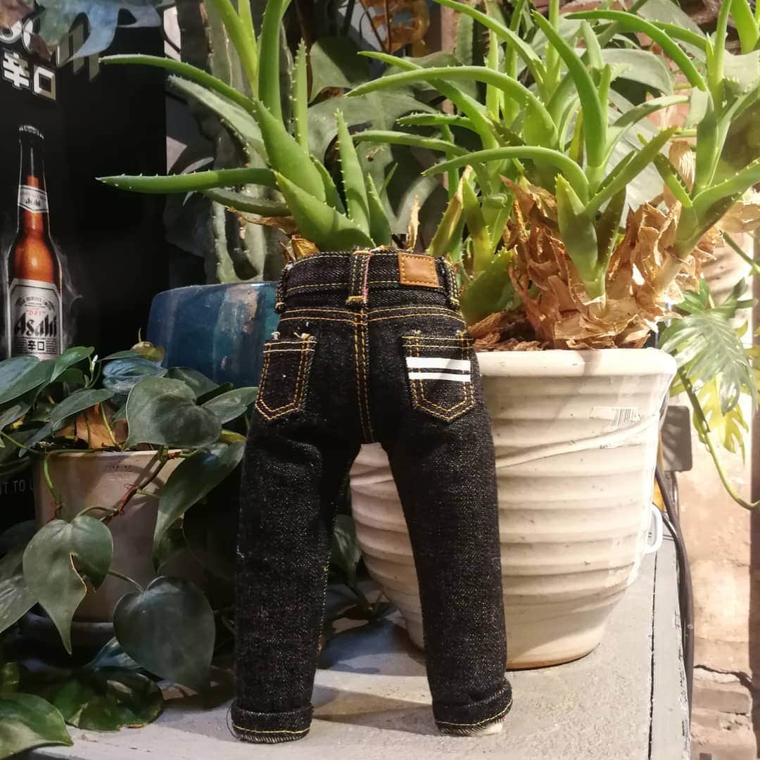 momotarojeansのインスタグラム：「🌴MINI🌴  #kojima #kurashiki #okayama #jeans #denim #denimday #denimporn #denimhead #selvedge #selvage #selvedgedenim #selvedgeforum #denimevolution #selvedgemurah #unionspecial #goingtobattle #madeinjapan #japanesedenim #fading #naturalfading #madebyhand #madeinjapan #jeanslife #vintagejeans #fade #selvedge #mensweardaily」