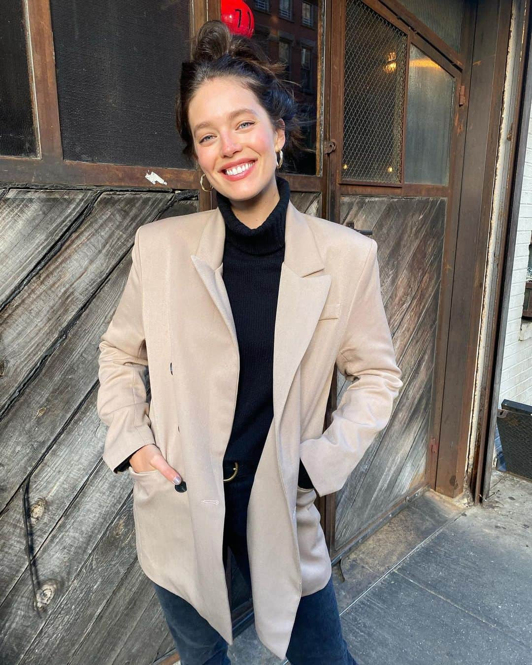 エミリー・DiDonatoさんのインスタグラム写真 - (エミリー・DiDonatoInstagram)「Blazer and top knot of the day. New year, same me 🙆🏻‍♀️」1月16日 23時25分 - emilydidonato