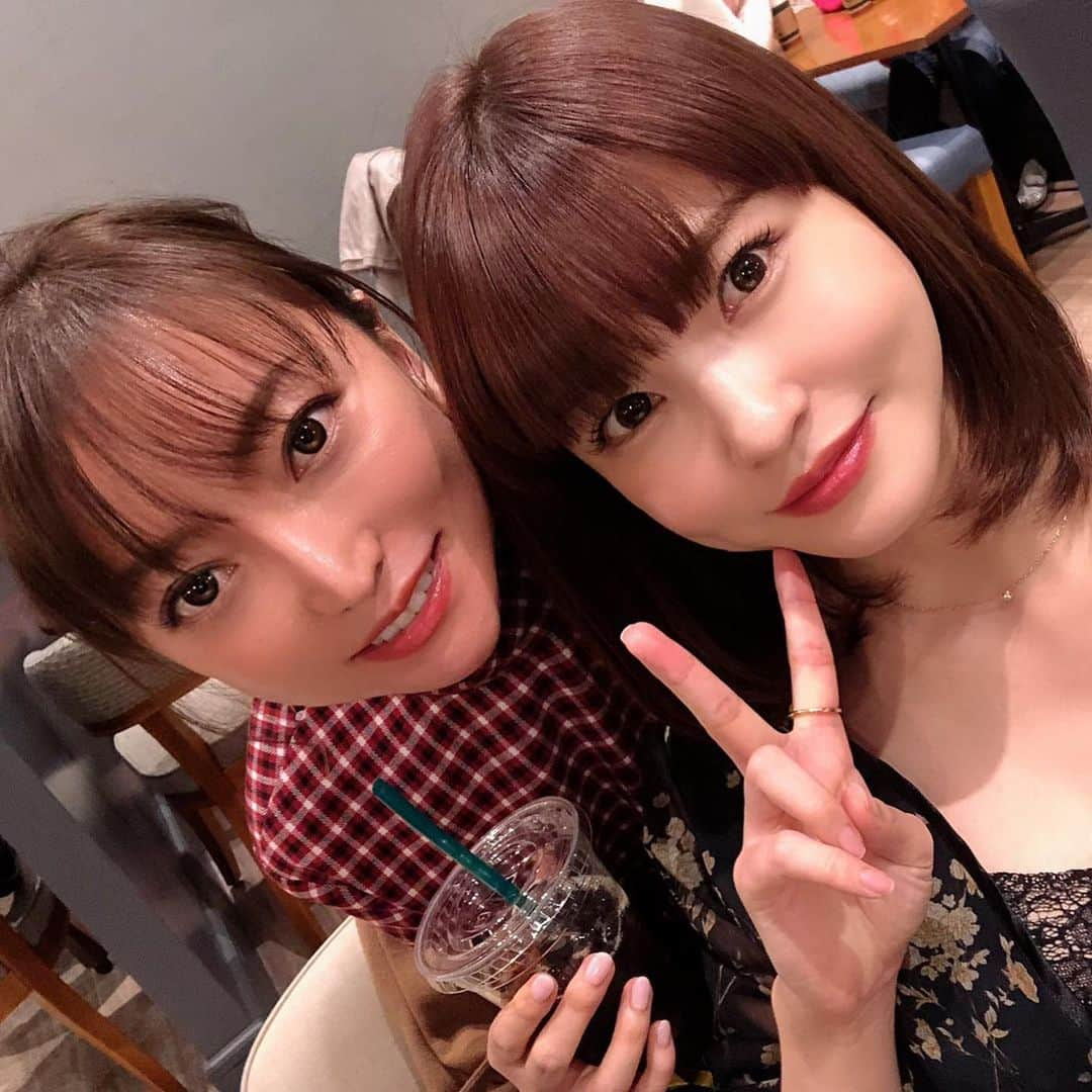 加藤綾菜さんのインスタグラム写真 - (加藤綾菜Instagram)「岸明日香ちゃんと✨ 舞台の後にお揃いで口紅買いました💄 楽しかった❤️ 二人でタリーズコーヒーでお茶して楽しかった✨ また、近々ね❤️ ドラマ共演で仲良くなり4年目❣️」1月16日 23時28分 - katoayana0412