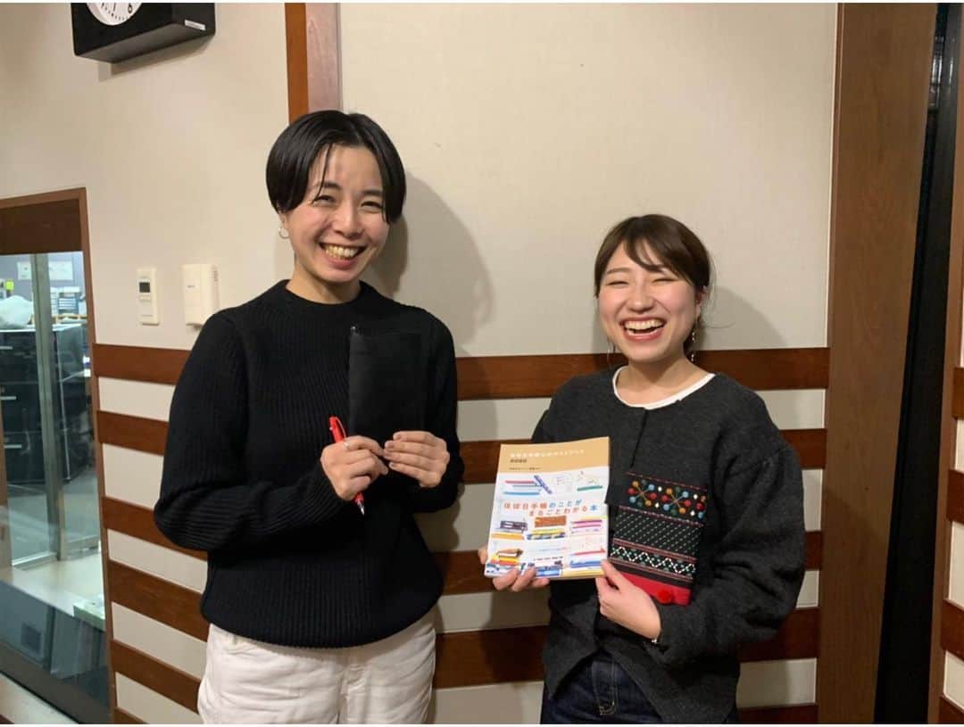 関取花のインスタグラム：「今夜も #tokyofm 「 #ねるまえのまえ 」ありがとうございました📻 今日は初ゲストに #ほぼ日手帳 の星野さんをお迎えしました！素敵なお話有難うございました😊 星野さんは企画・デザイン担当ということでイラストも凄くお上手😭(2枚目)月・火パーソナリティのおのののかさんと私のイラストも描いて下さいました🎨✨ ほぼ日手帳は1日1ページ丸々使えるから色々な楽しみ方があるよ〜みなさまもぜひ！」