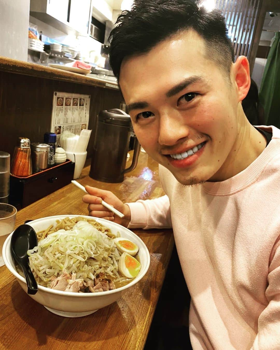 柴田嶺のインスタグラム：「Ramen dinner🍜 I’m soooo full😚 #ramen#dinner#noodles#food#羅偉伝#高田馬場」