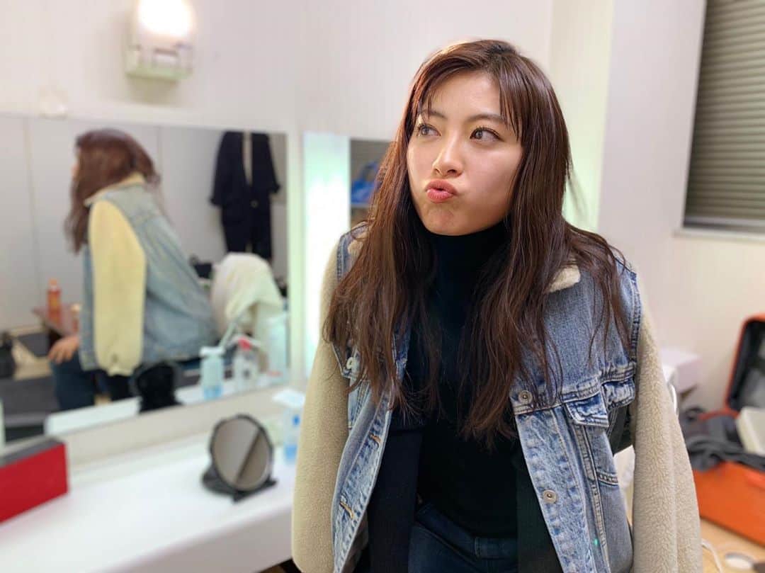 瀧本美織のインスタグラム：「本日もお疲れさまでした🌸🌸 いい夢みろよ🤤💫 #昔から  #タートル好き  #denim  #これはもちろんあの方のギャグ😆」