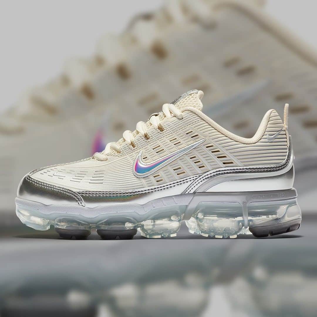 Sneaker Newsさんのインスタグラム写真 - (Sneaker NewsInstagram)「Nike delivers an elegant blend of cream and chrome on this upcoming Vapormax 360 for women. For a closer look, tap the link in our bio.」1月17日 0時01分 - sneakernews