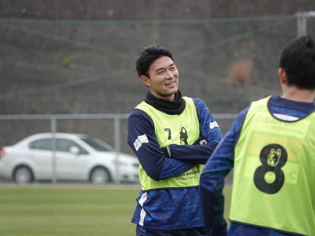 横浜FCさんのインスタグラム写真 - (横浜FCInstagram)「- 和歌山キャンプ2日目。 午前中のトレーニングの前に上富田文化会館にて、歓迎セレモニーを実施していただきました。皆さんの温かい声援を力に、トップ10入りを目指して良い準備をここ上富田で積み上げていきます。 - #YOKOHAMAFC #横浜FC #HAMABLUE #HAMAPRIDE #jleague #歓迎セレモニー #じゃんけん」1月17日 0時05分 - yokohamafc_official