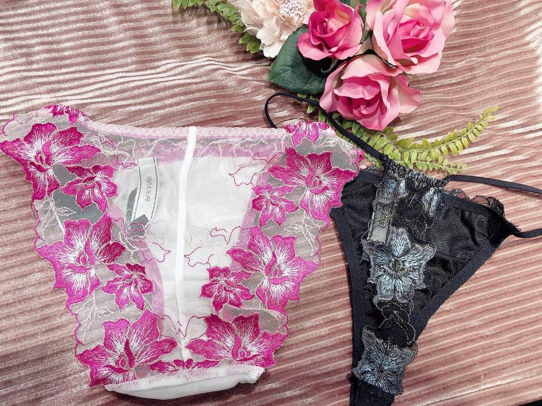 Ravijour札幌4丁目プラザ店さんのインスタグラム写真 - (Ravijour札幌4丁目プラザ店Instagram)「#comingsoon  脇高ランジェリーロージーシャープメイクのご紹介です✨ 詳しくはブログ更新したのでTOPから飛んでご覧下さい✨✨ #ravijourstaff  #ラヴィジュール #ravijour_official  #ravijoursappro」1月17日 0時38分 - ravi_sapporo