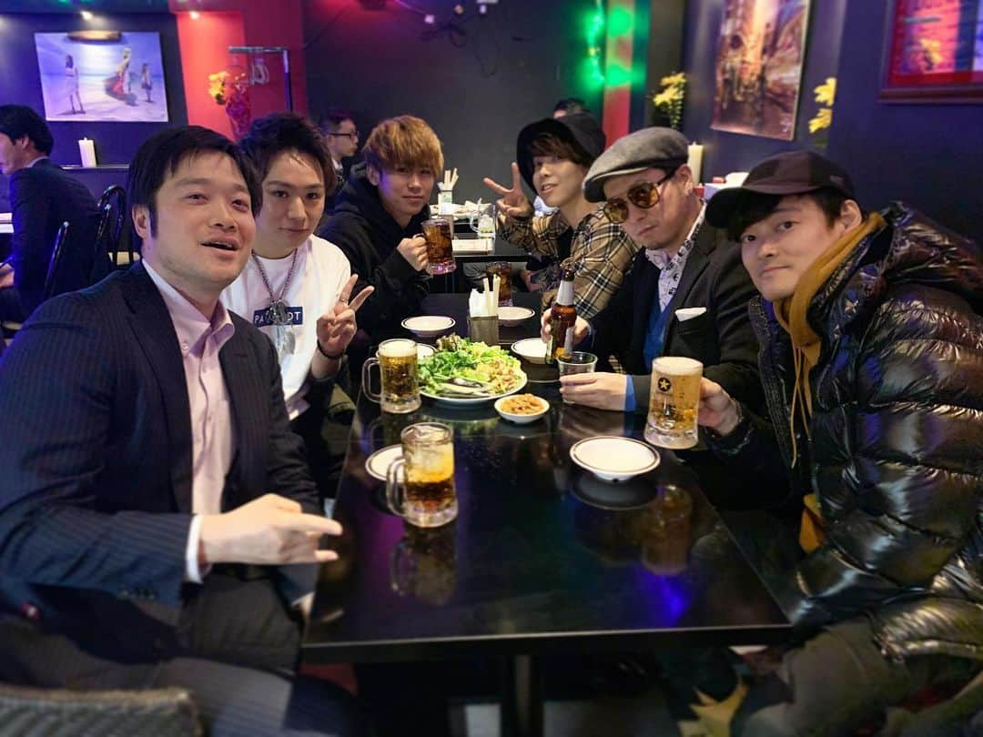 黒沢薫さんのインスタグラム写真 - (黒沢薫Instagram)「今夜は　#カラクリ、#ユニオネ #インスピ 、#BeChoir と食事会。 #dinner #cheers #music #soul #rb #singer #lovelife #instagood #instafood」1月17日 0時46分 - kaorukurosawa_lovelife