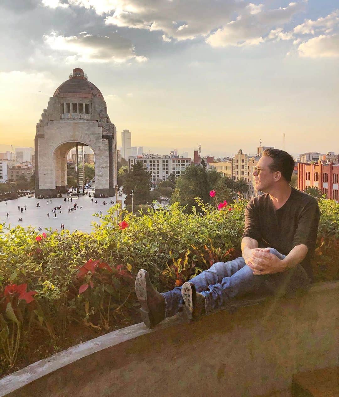scottlippsさんのインスタグラム写真 - (scottlippsInstagram)「Mexico City you were beautiful... I’ll be back , until we meet again .. wearing my favorite @thursdayboots best around 📷 @greglotusfoto #mexico #mexicocity #terazachachacha」1月17日 0時49分 - scottlipps