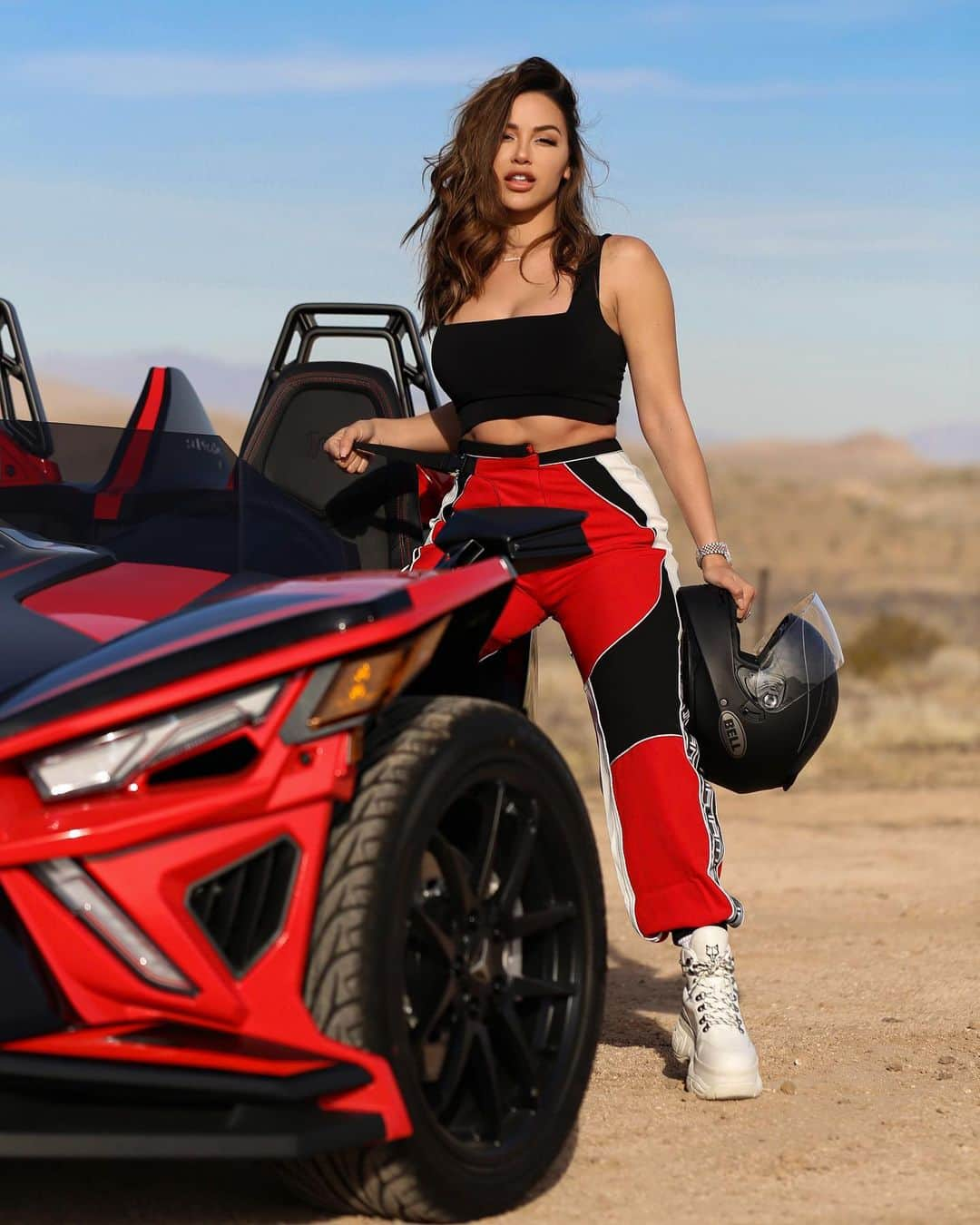 アナ・チエリさんのインスタグラム写真 - (アナ・チエリInstagram)「Would you ride with me!?? OMG! Driving this @polarisslingshot was CRAZY fun!! It handles like a sports car 🏎🏎🏎 go check them out!  #PolarisSlingshot #ItsAutomatic #Ad」1月17日 1時04分 - anacheri