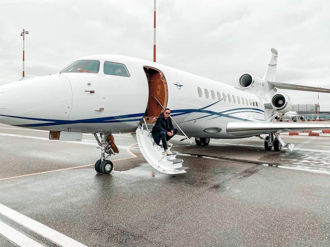 ロビン・シュルツのインスタグラム：「Ok 🛩🚀」