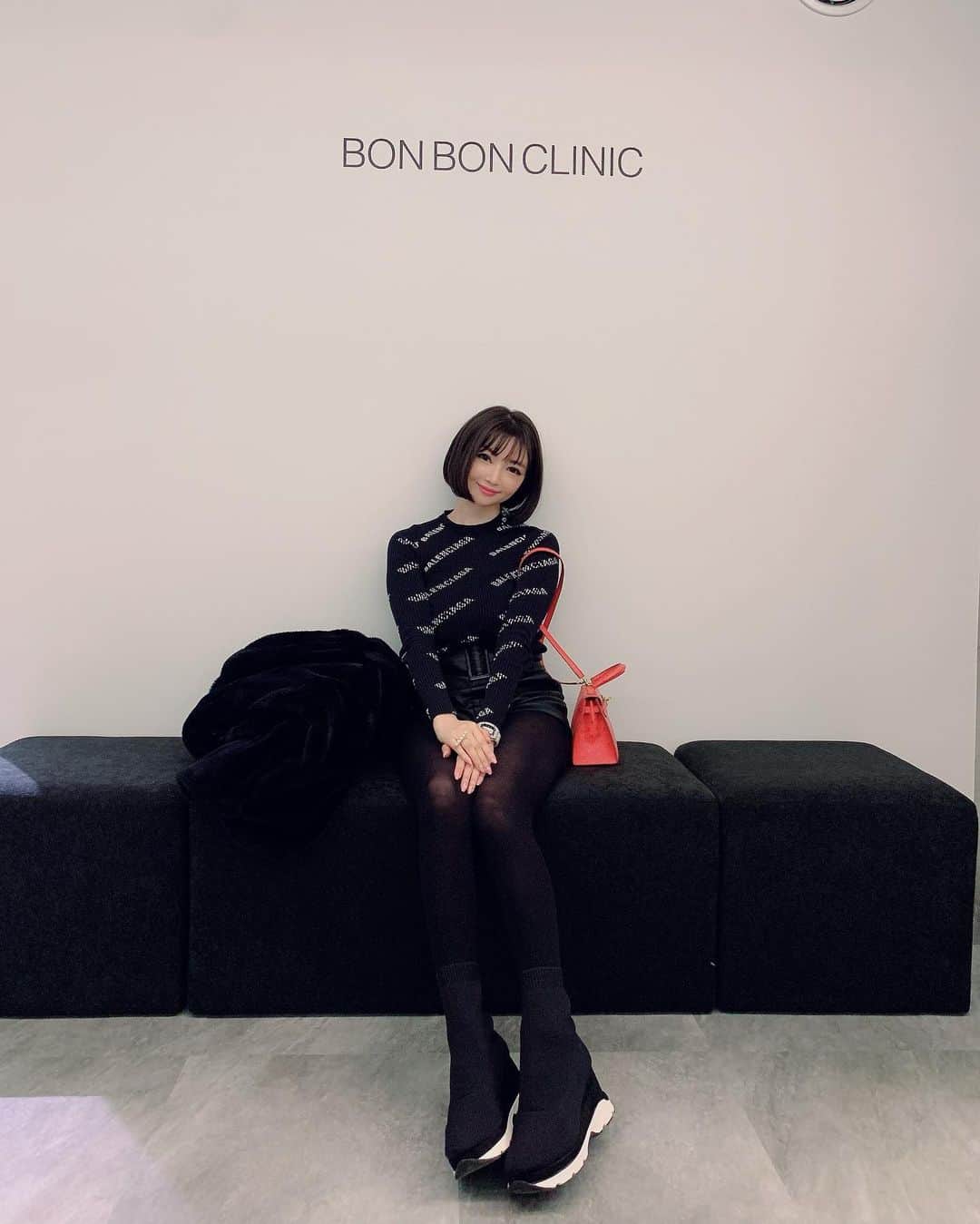 森下悠里さんのインスタグラム写真 - (森下悠里Instagram)「@bonbonclinic 銀座にオープンした ボンボンクリニックへ - ブラックダイヤモンドレザー💎 凄そうだよ✨ - 中華系な最高の美白美肌になりたいので 今月予約しま〜す💓 - 今日誘ってくれた　@annasumitani  あんなちゃん、いつもありがとうー💖✨✨ #ボンボンクリニック　#bonbonclinic #clinic #beauty」1月17日 1時14分 - yuurimorishita