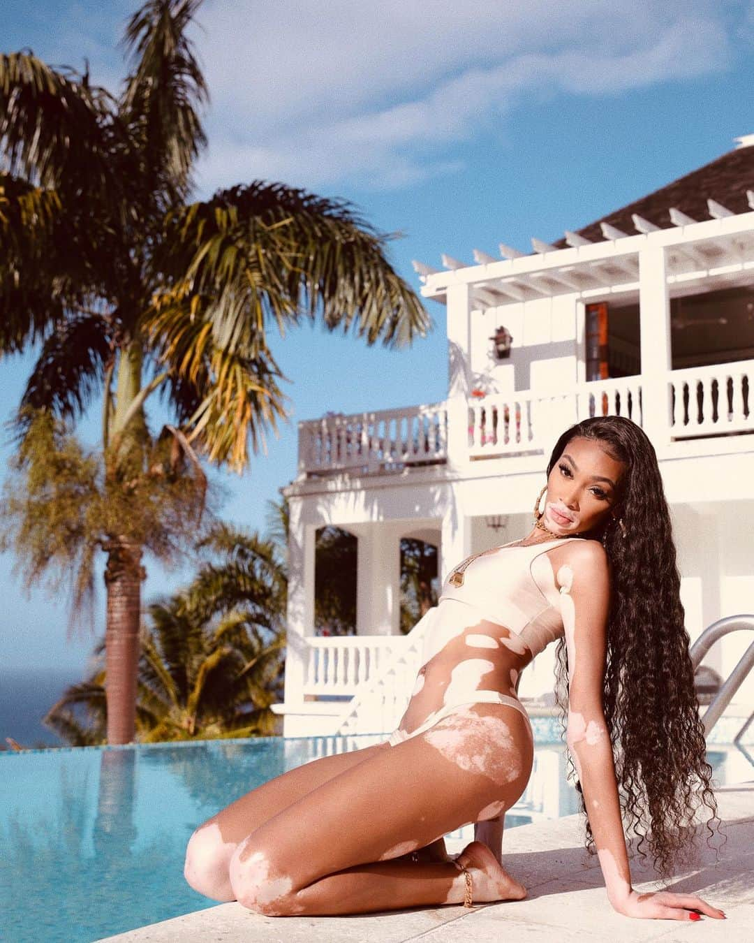 ウィニー・ハーロウさんのインスタグラム写真 - (ウィニー・ハーロウInstagram)「Blue skies 💙🥥」1月17日 1時33分 - winnieharlow