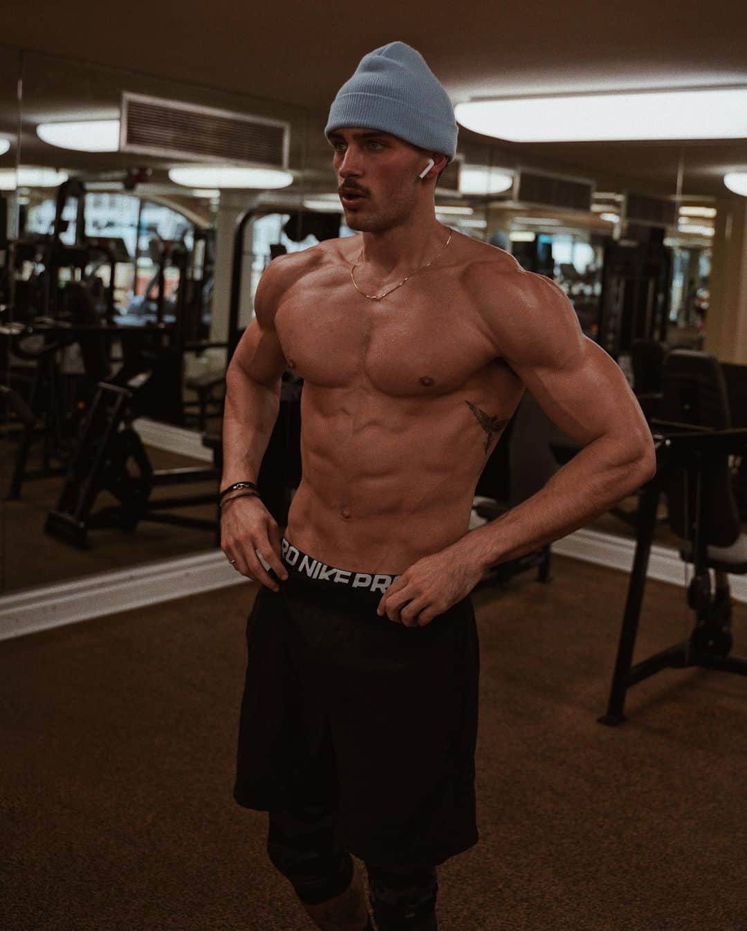 Steven Kellyのインスタグラム：「Complete lifestyle change. I feel real good. Ready for new opportunities 💪🏼👨🏻 / 📷 @vadi23_ @vadimagape」