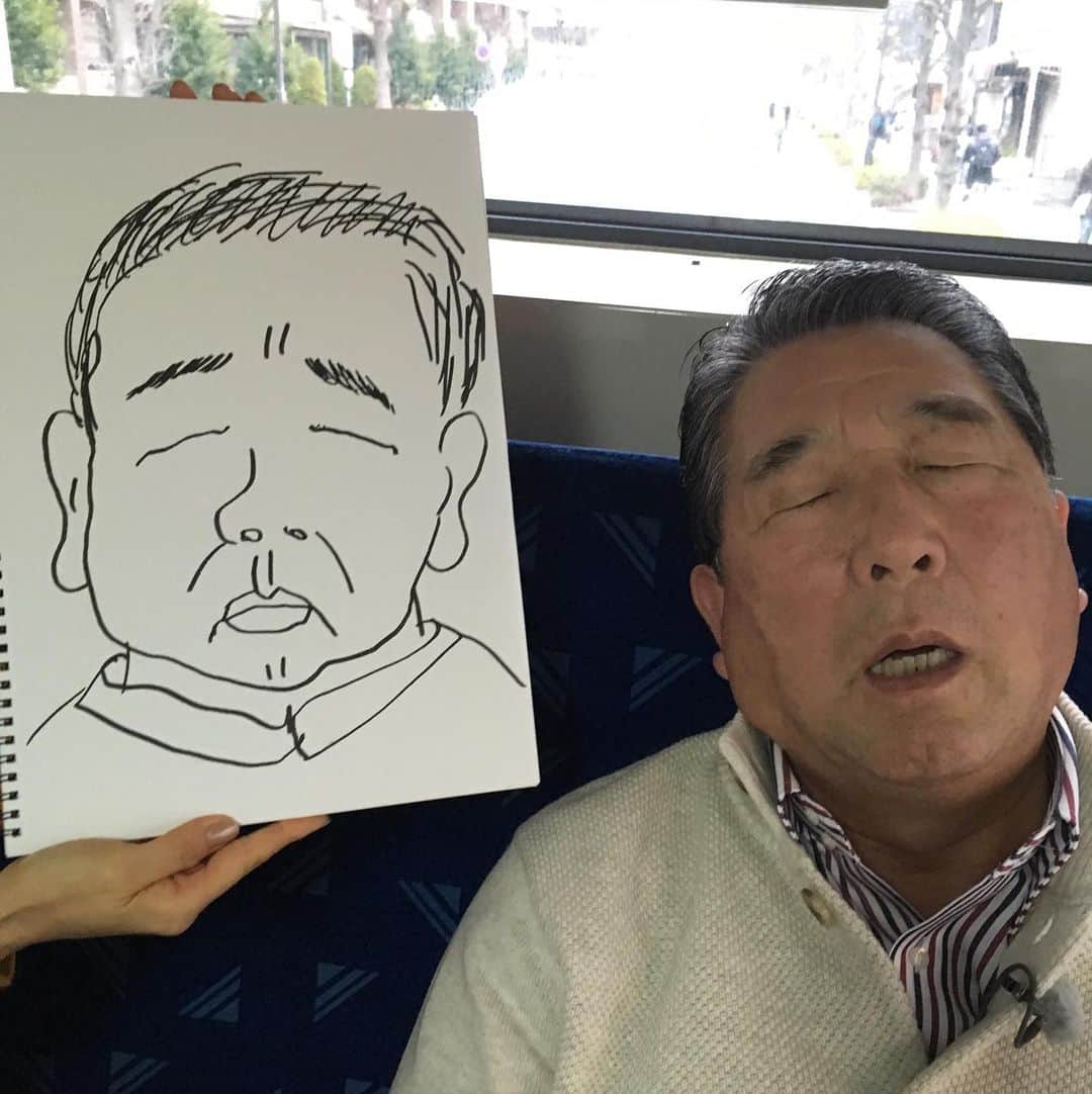 田中律子さんのインスタグラム写真 - (田中律子Instagram)「テレビ朝日路線バスで寄り道の旅🚌今年の3月で、なんと、番組8年目に突入😆🙆‍♀️👏 最初は、徳さん71歳、律子41歳。それが今年徳さん79歳、律子49歳になります🤣こんなに一緒に過ごさせてもらって、ホントに最高な番組スタッフのみんなとお仕事が出来て幸せもんです❤️ 今年のロケスタートは東京タワー下🗼から❗️マネージャーとパチリ📷そして昨夜はテレビ朝日のプロデューサーの方々と徳さんと新年会🍶西麻布の霞町やまがみに連れて行ってもらい、フグを堪能させていただきました😍いんやー、美味しかった🤤今年も徳さんの介護をしっかり務め、甘やかせながらピシッとしたり、バス旅ゴールを目指して頑張ります🚌🤣いつも観てくれているみなさま、ありがとうございます😊今年もなんとなーくブラリ気ままなバス旅🚌をどうぞよろしくお願いします🙏  衣装 ワンピース、ライダース　@grace_continental.div  バック　@admjofficial_bag  #路線バスで寄り道の旅  #バス旅🚌  #テレビ朝日  #気ままなバス旅  #徳さん安定の爆睡  #大好きな寝顔  #たまらん  #今年で8年目」1月17日 11時04分 - ri2kotanaka