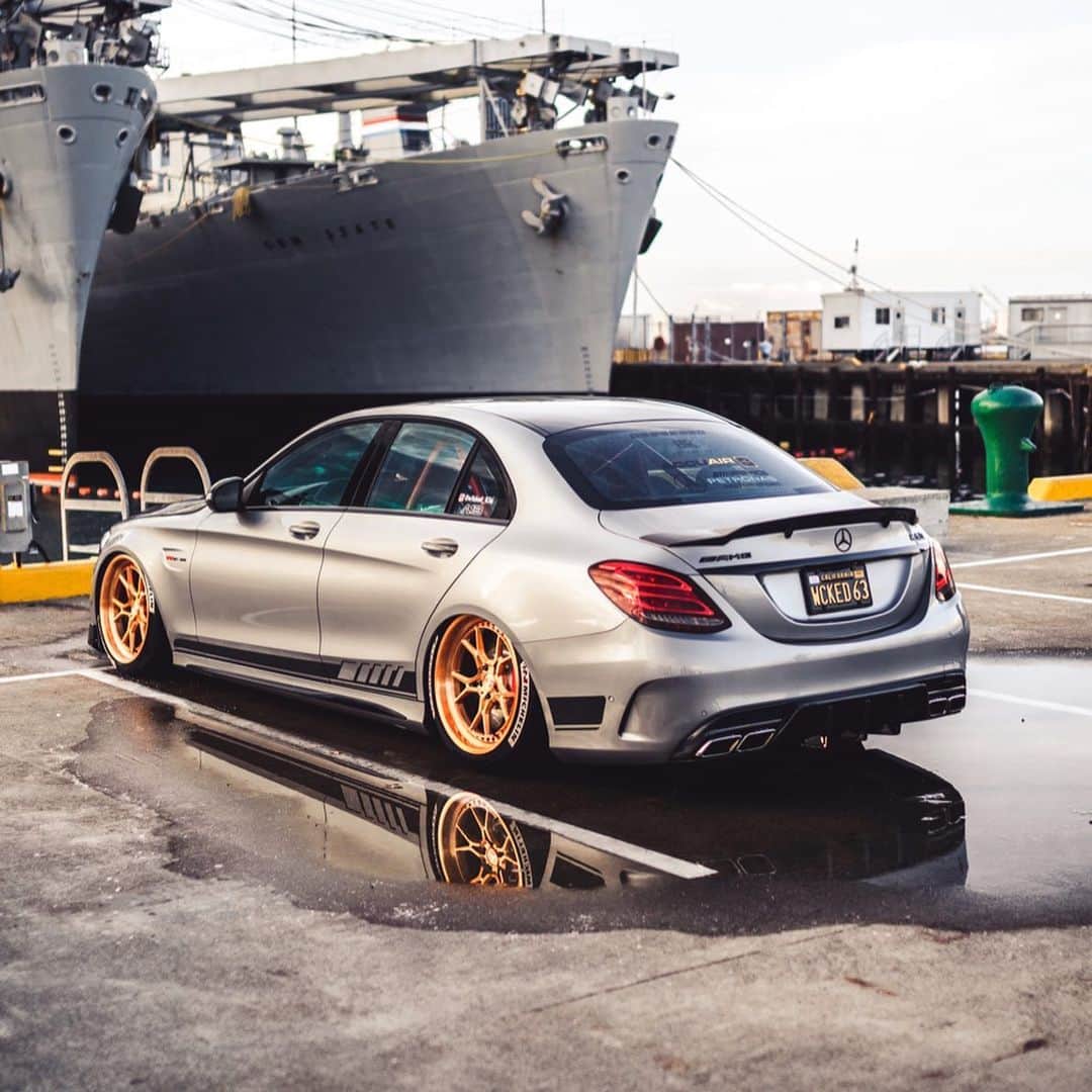 CarsWithoutLimitsさんのインスタグラム写真 - (CarsWithoutLimitsInstagram)「What do you guys think of this C63? Would you take a M3 instead? COMMENT BELOW 💀 Owner @w1cked_63s  Photo @stphduply  #carswithoutlimits #mercedes #benz」1月17日 11時13分 - carswithoutlimits