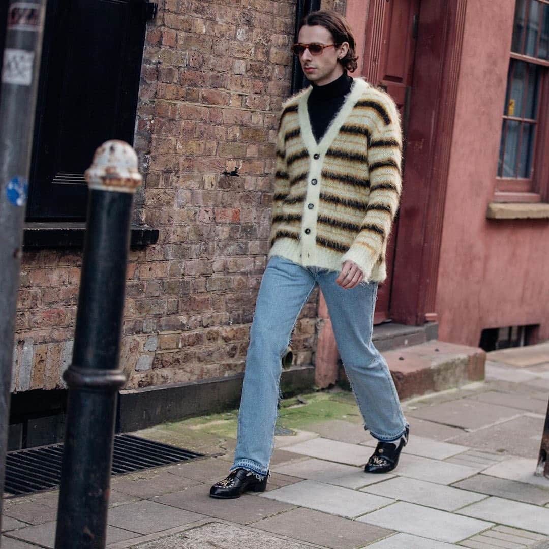 Levi's Japanさんのインスタグラム写真 - (Levi's JapanInstagram)「Street style wih Levi’s®︎ on London Fashion Week Mens. #LiveInLevis  リーバイス®︎最新コレクションはプロフリンクから  #LFWM #ロンドンファッションウィーク #Levis #リーバイス #ジーンズ #ジーンズコーデ #デニム #デニムコーデ」1月17日 12時04分 - levis_japan