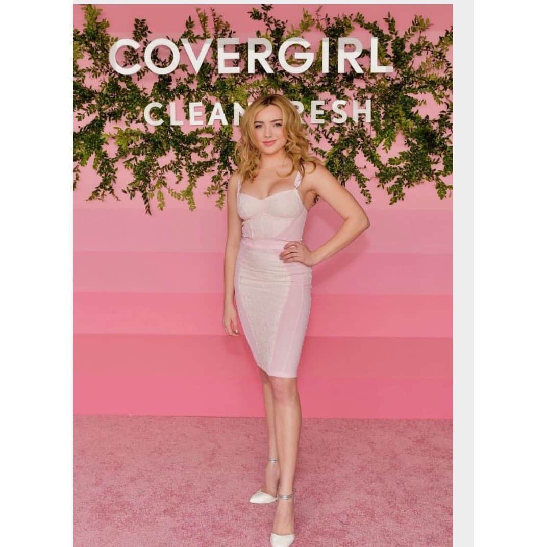 ペイトン・リストのインスタグラム：「thanks for having me @covergirl  so happy to support this vegan & cruelty free collection  #CleanFresh #EasyBreezyBeautiful #COVERGIRLMADE 💓」