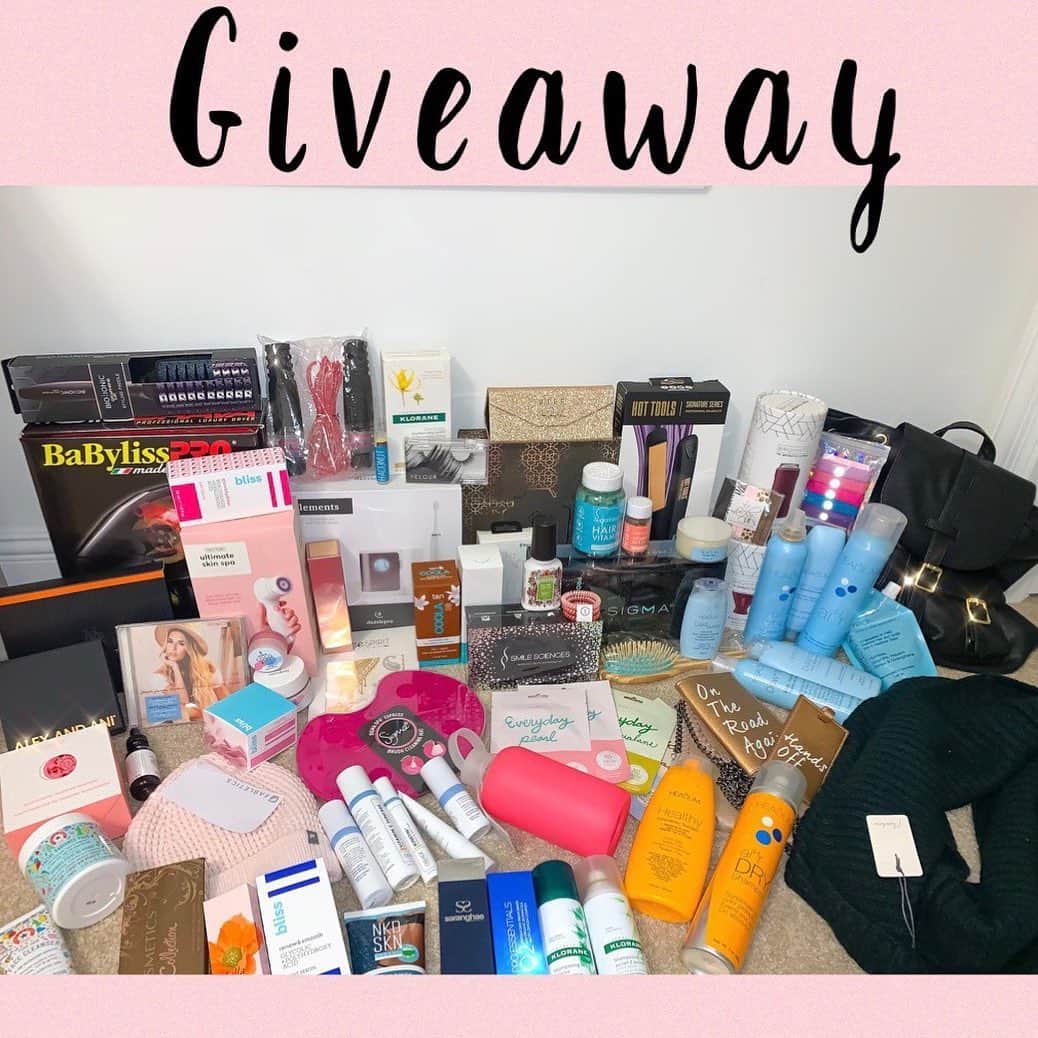 Jessie Jamesさんのインスタグラム写真 - (Jessie JamesInstagram)「👯‍♀️Giveaway with some of our fav girls! 👯‍♀️ We wanted to share some of our fav beauty must haves with one lucky winner! 💋how to enter!💋 1. Follow @sydneyraebass @jesssouthern @annasaccone @ashley_iaconetti @amanda_stantonn @cmcoving @caseyhl91 @kittenish  2. Like this post  3. tag 2 girlfriends (who you want to share this with) all must be following all of our accounts too👯‍♀️🎉💋 🎉Winner will be announced January 20th. Giveaway is no way affiliated with Instagram🎉Winner will be chosen at random!  #giveawaygals “」1月17日 4時22分 - jessiejamesdecker