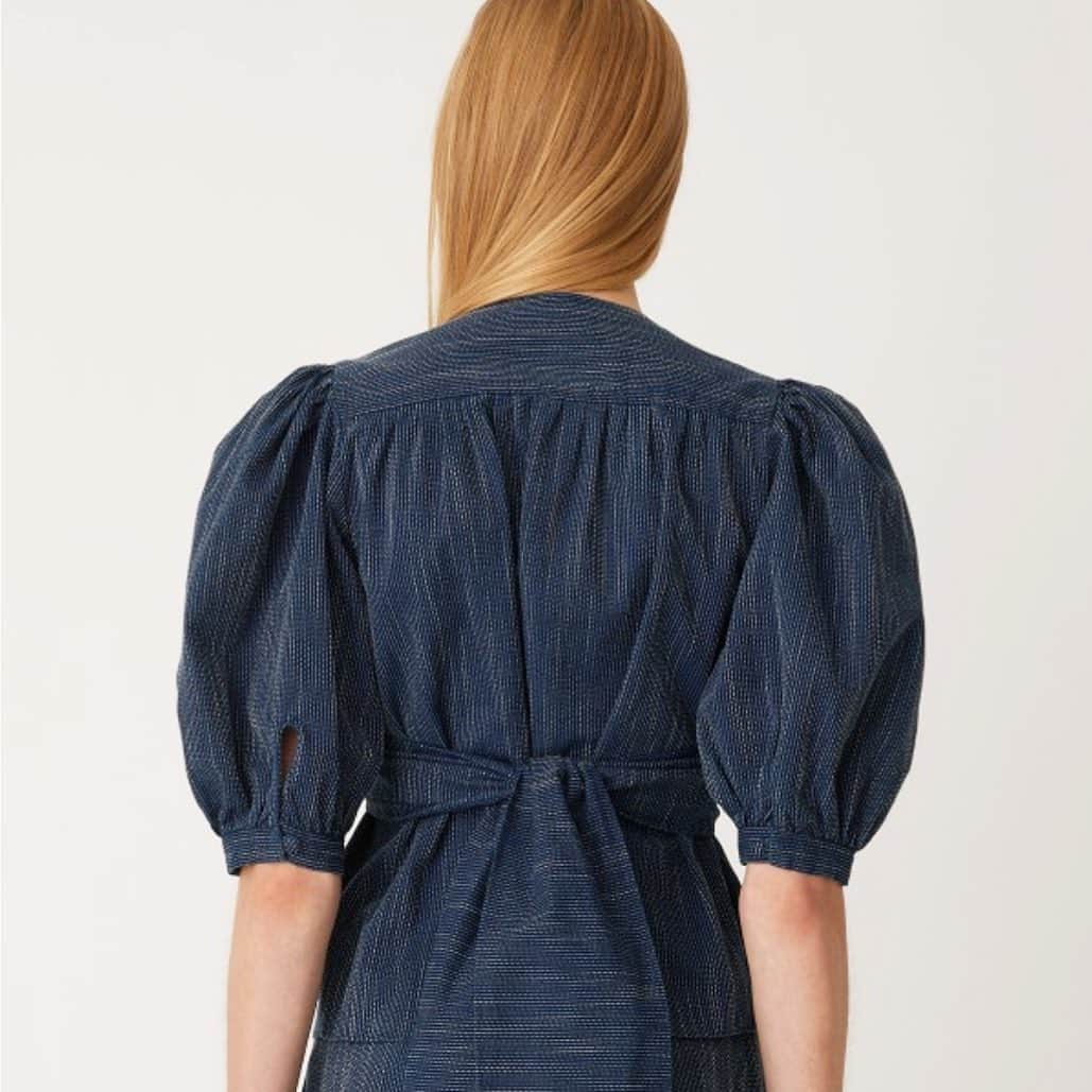 エムアイエイチジーンズのインスタグラム：「Japanese pick-stitch indigo meets 70s romanticism ... The Ava top, a stand out style for casual dressing up! #mihjeans  #sustainabledenim #britishheritage」