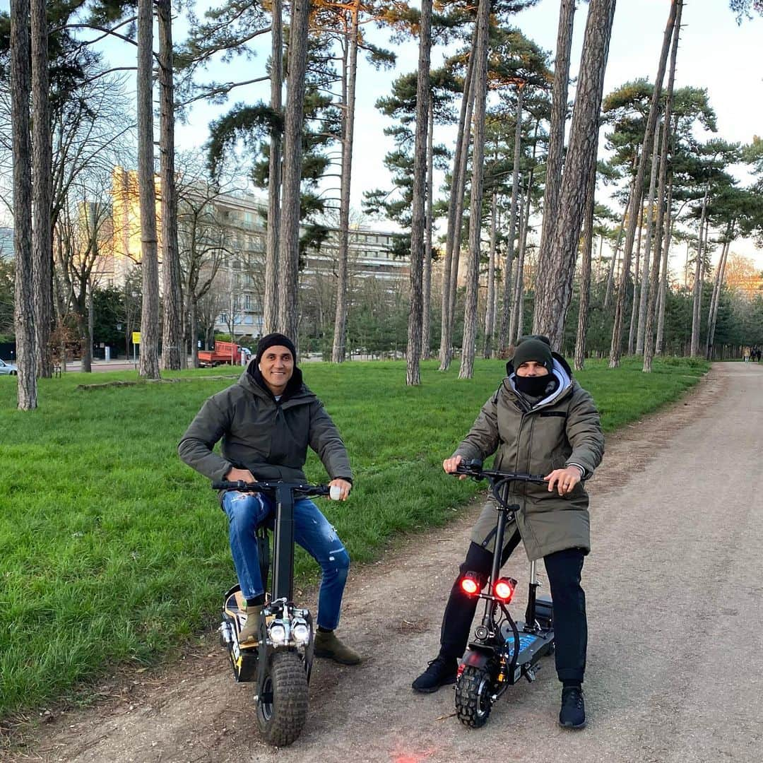 マウロ・イカルディさんのインスタグラム写真 - (マウロ・イカルディInstagram)「Paseo en el día libre🛴🌲🌳🍂 @keylornavas1」1月17日 5時03分 - mauroicardi