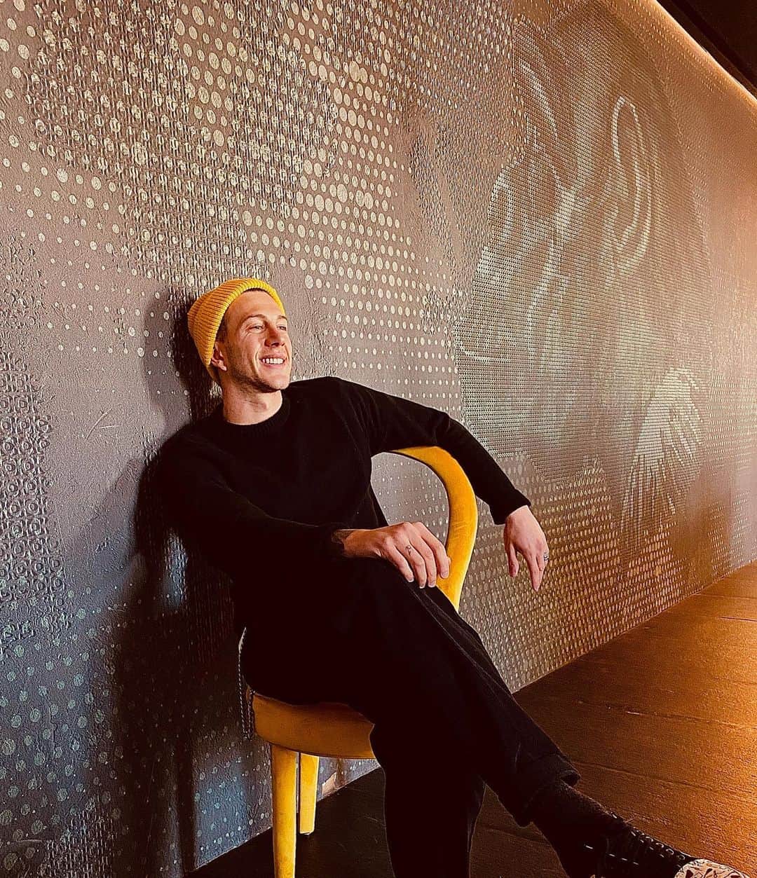 フェデリコ・ベルナルデスキのインスタグラム：「Yellow smile 😎💛 #keepsmiling #smilemore #staypositive」