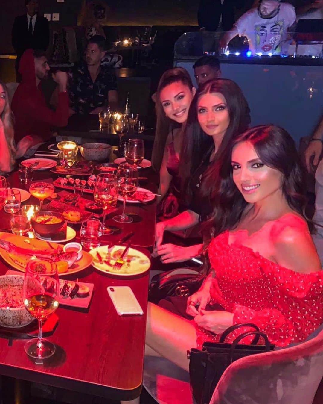 Cindy Pradoさんのインスタグラム写真 - (Cindy PradoInstagram)「Wow, what an incredible girls night last night at @eltucanmiami - it was so hard to stay in my seat during dinner 😅 THE FOOD WAS DELICIOUS. Order the white truffle sushi roll (mouth watering), mushroom risotto, truffle Mac and Cheese, and the Steak. Thank me later 🤤 But don’t get too full so you can dance the night away after 🤪」1月17日 5時24分 - cindyprado