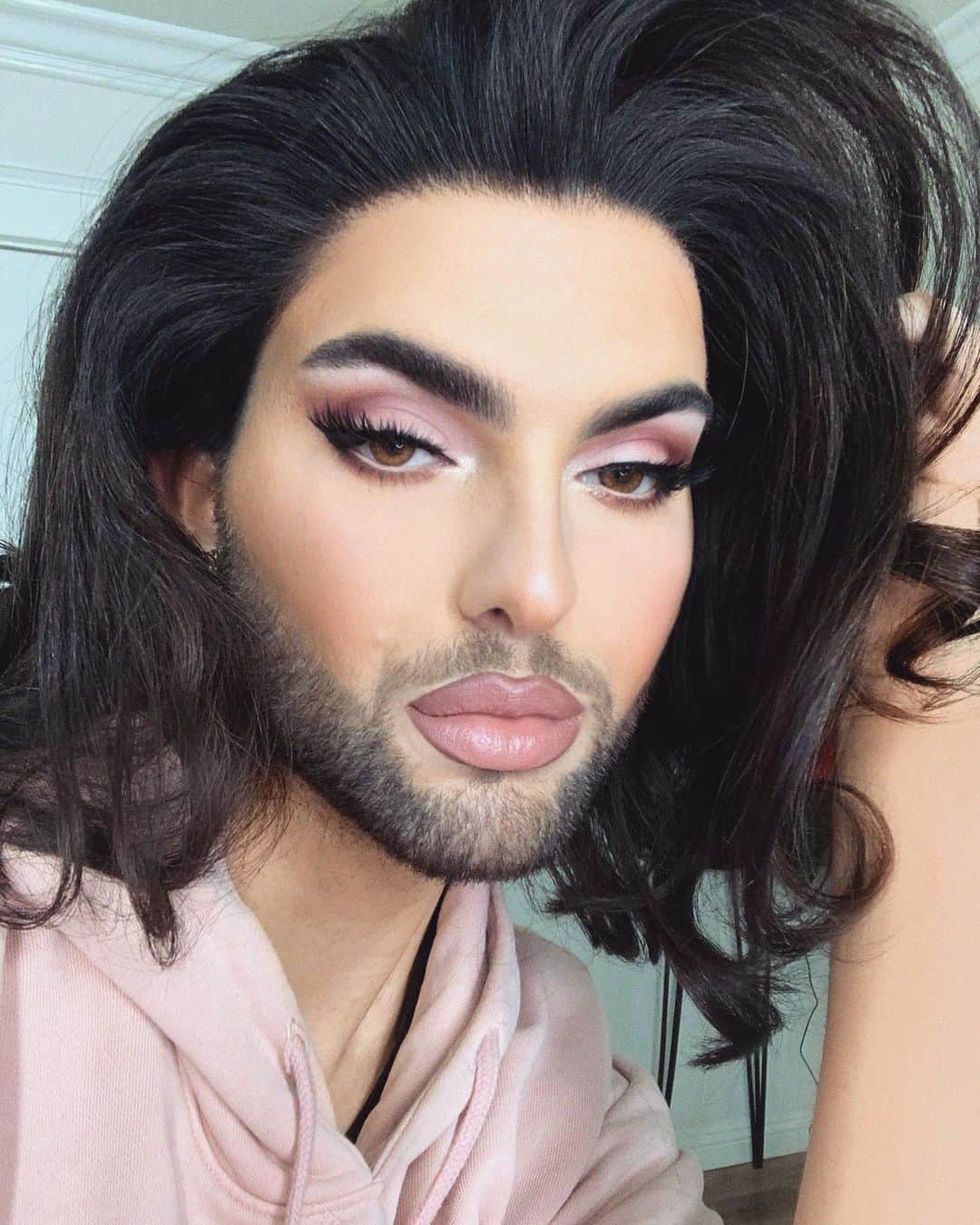 A riel D iazのインスタグラム：「You know the fuckin vibes~  Eyes: @colourpopcosmetics blush crush palette, @hudabeauty light nude palette. @houseoflashes iconic lashes. @milkmakeup bcc liner. @desioeyes cappuccino contacts. @anastasiabeverlyhills dipbrow gel  Lips: @makeupforeverofficial whatever walnut liner, @doseofcolors truffle lipstick. @colourpopcosmetics always right lip crayon.  Face: @makeupforeverofficial reboot foundation & ultra UD concealer. @narsissist radiant creamy concealer, @lauramercier translucent powder, @buxomcosmetics Mykonos blush.  Hair by @perfectlocks」